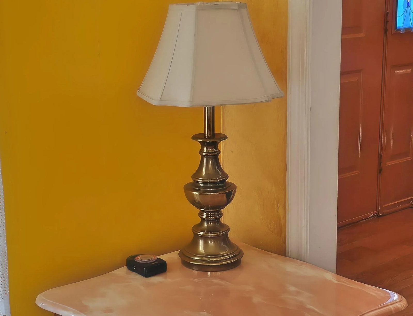 Mid-Century Modern Stiffel Brass Table Lamp With Shade - 10