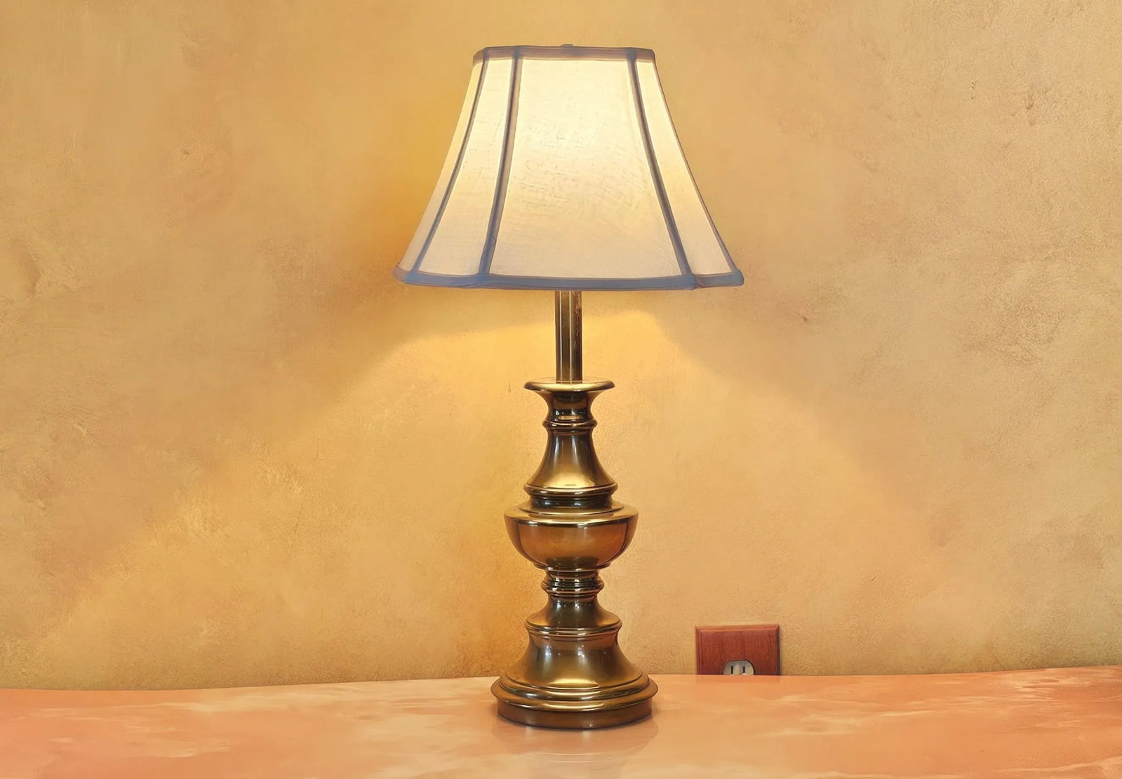 Mid-Century Modern Stiffel Brass Table Lamp With Shade - 2