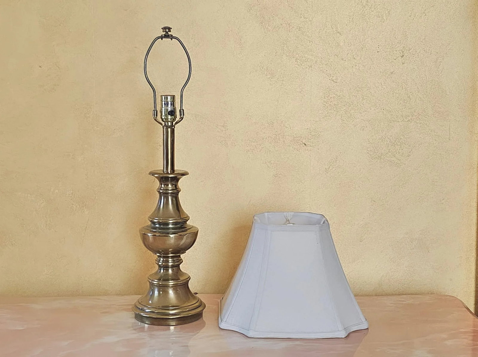 Mid-Century Modern Stiffel Brass Table Lamp With Shade - 5