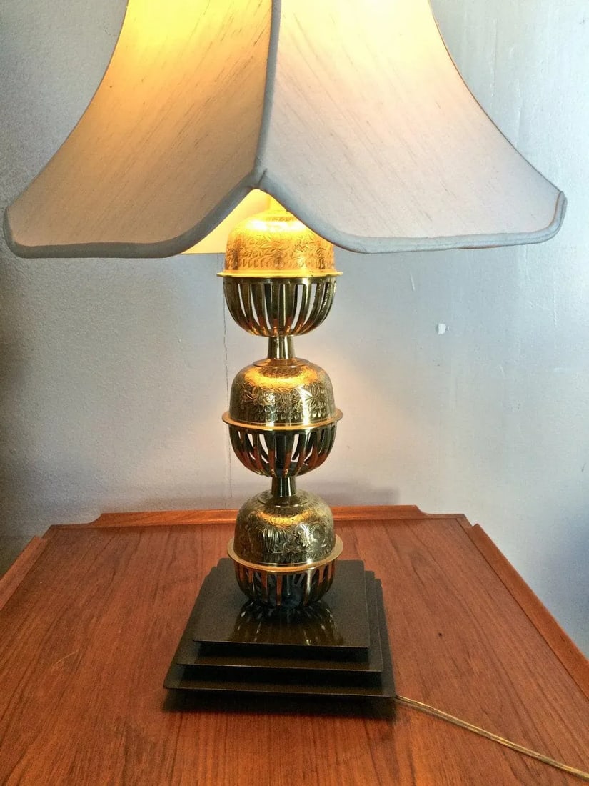 Large Brass Chinoiserie Table Lamp | Pagoda Base - 3