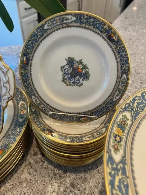 Late 20th Century Lenox 'Autumn' Fine China Service for Twelve- 94 Pieces - 2