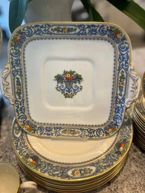 Late 20th Century Lenox 'Autumn' Fine China Service for Twelve- 94 Pieces - 5