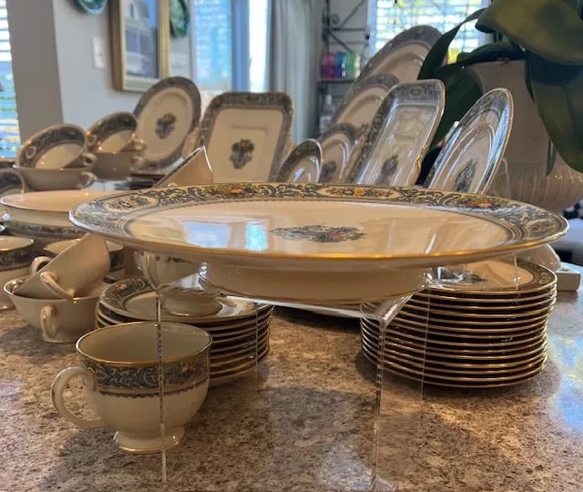 Late 20th Century Lenox 'Autumn' Fine China Service for Twelve- 94 Pieces - 9