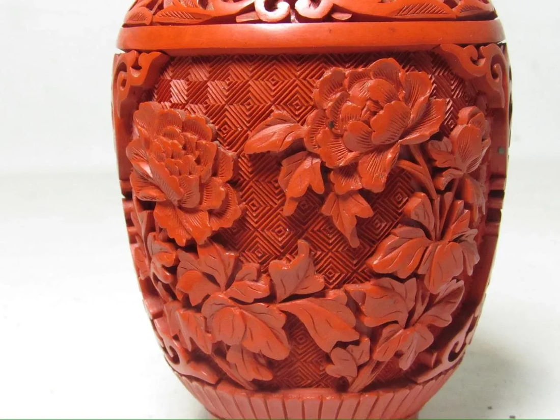 Pair of Chinese Cinnabar Lidded Vases - 6