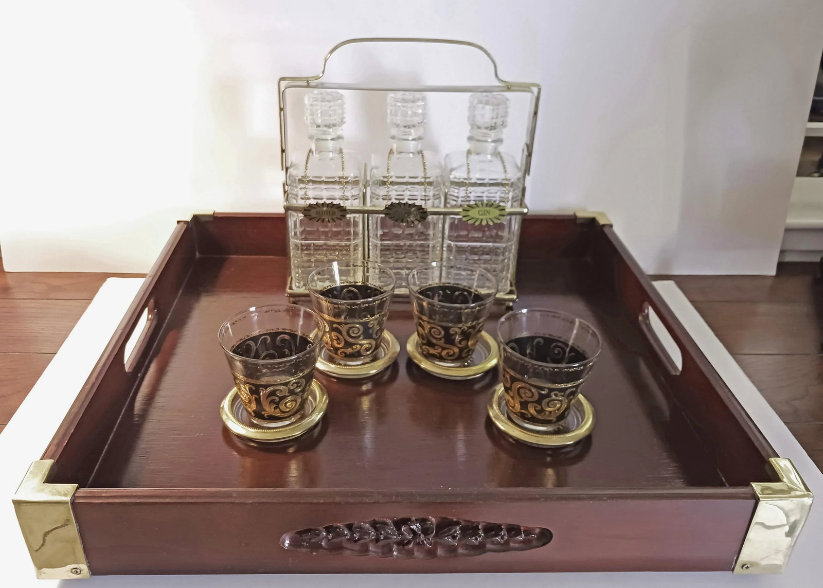 Mid 20th Century English Campaign-Style Mahogany Butler / Serving Tray With Brass Corners - 7