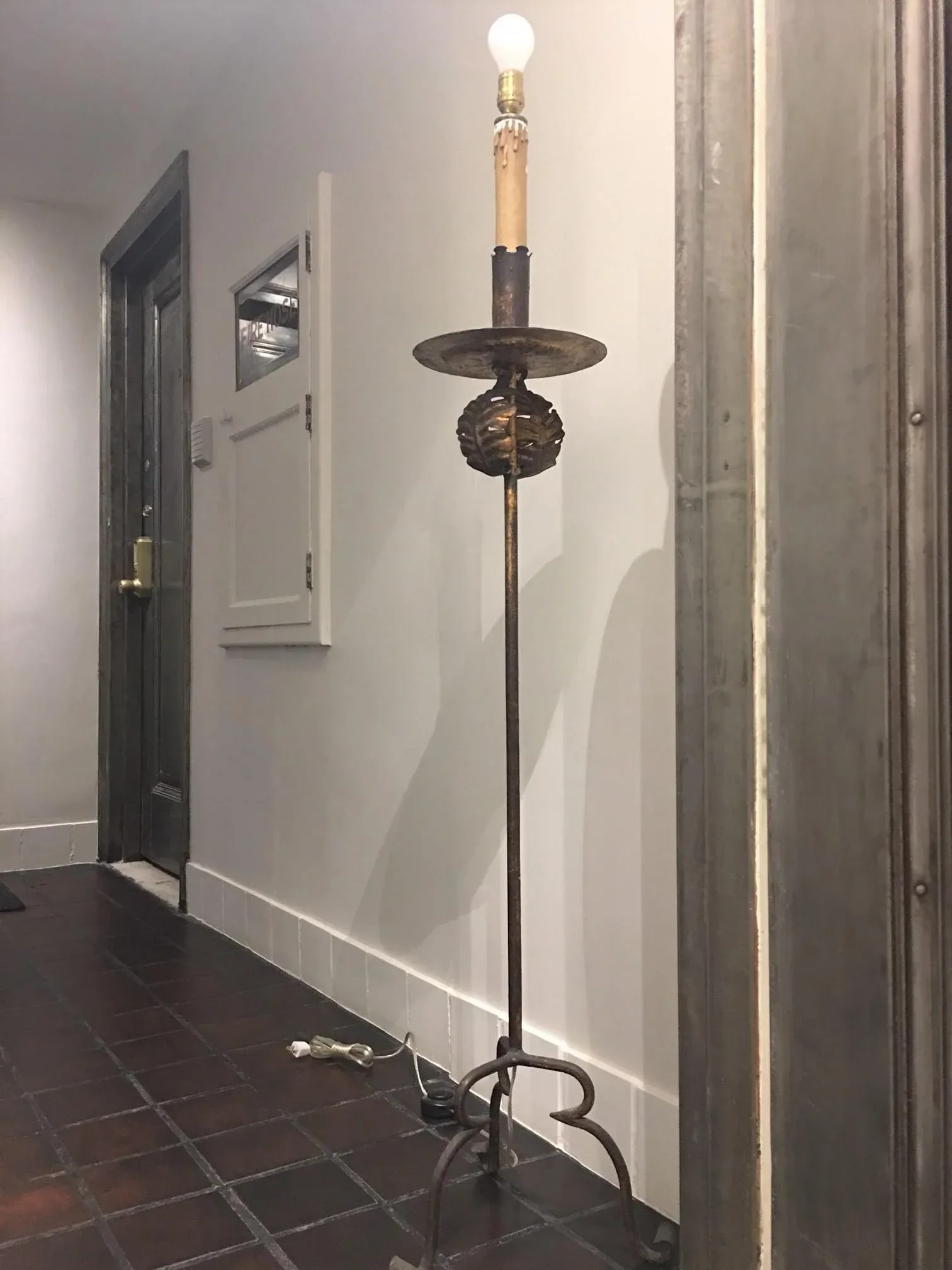1960s Gilt Iron Standing Floor Lamp - 2