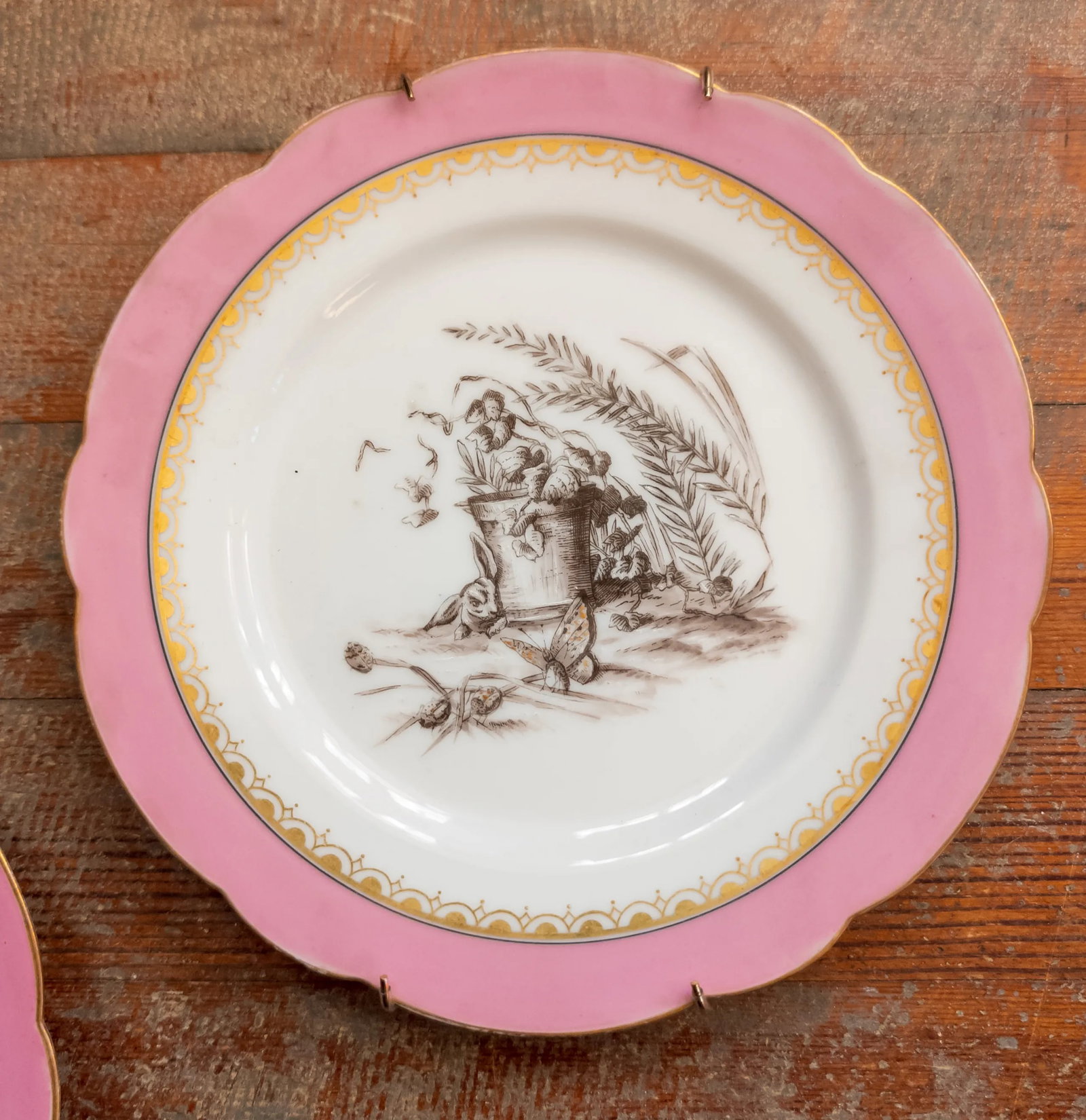 19th Century Pair of Decorative Wall Plates Animals and Pink Rim Attributed to Limoges France - 4