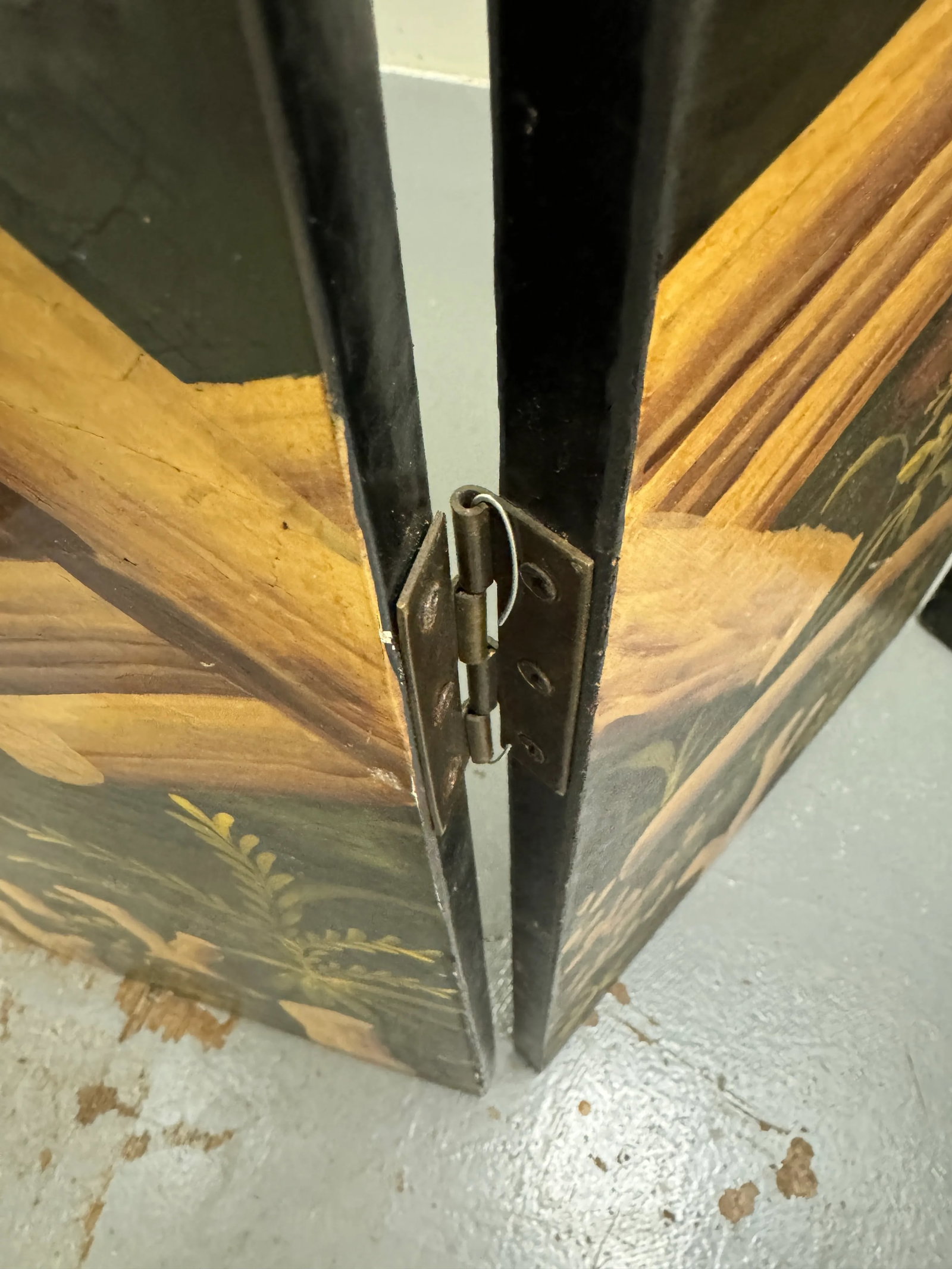 Late 20th Century 4-Panel Painted Colonial Scene Room Screen Divider - 4