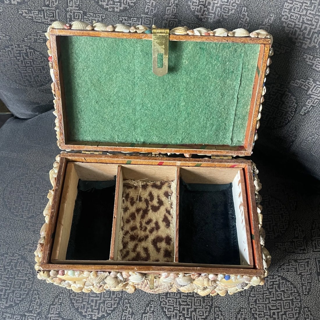 Early 20th Century Shell Encrusted Jewelry/Sewing Box - 6