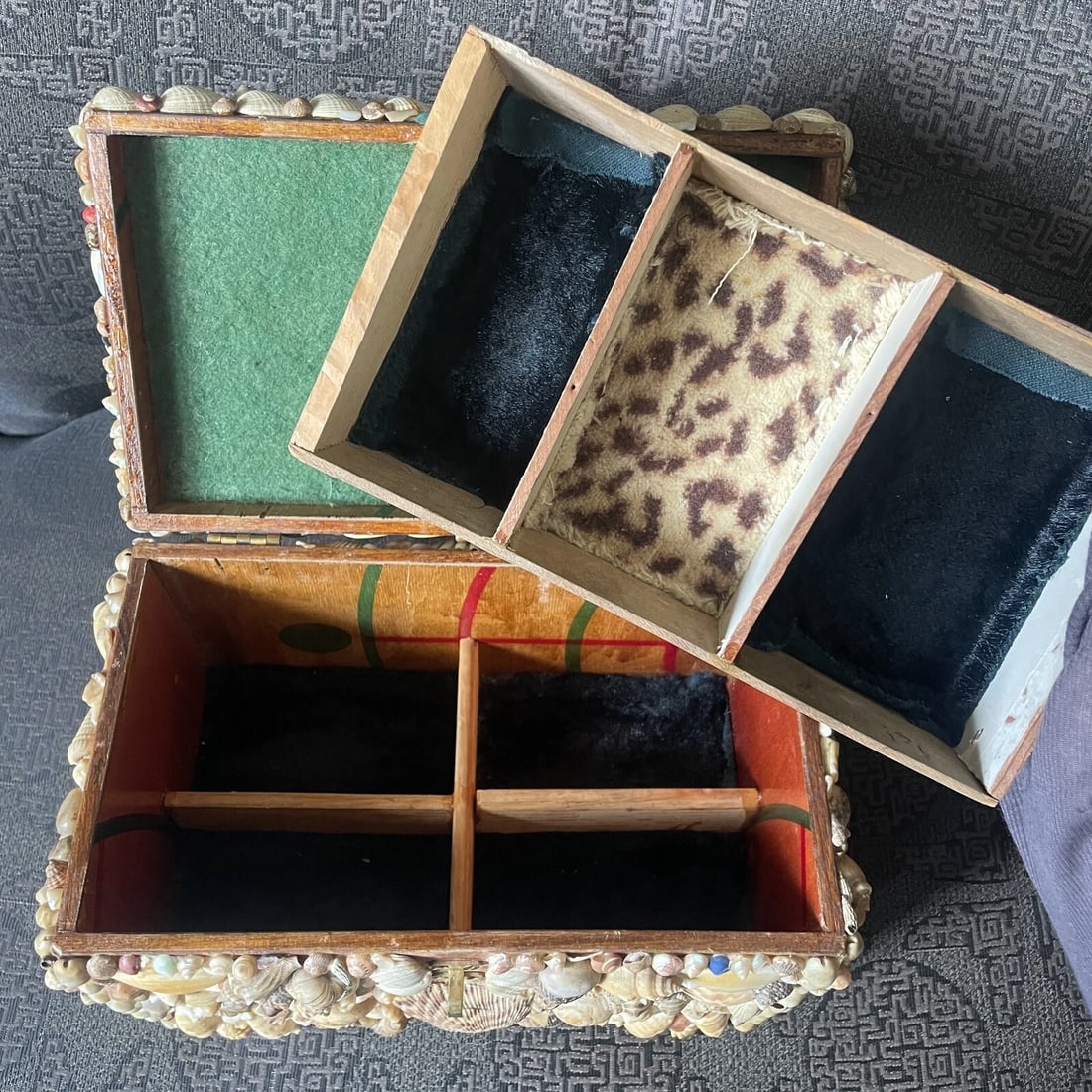 Early 20th Century Shell Encrusted Jewelry/Sewing Box - 7