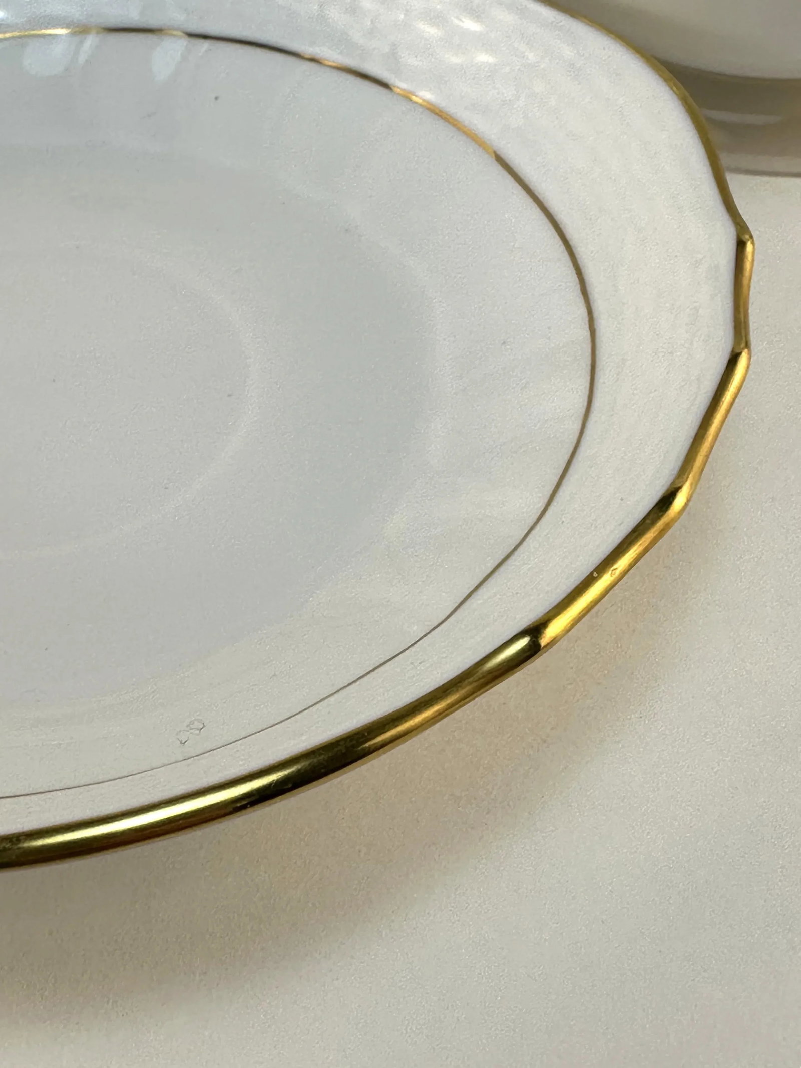 1980s Herend Golden Edge Dinner Cups & Saucers - Canton Shape, 1726/Hde- 8 Pieces - 2