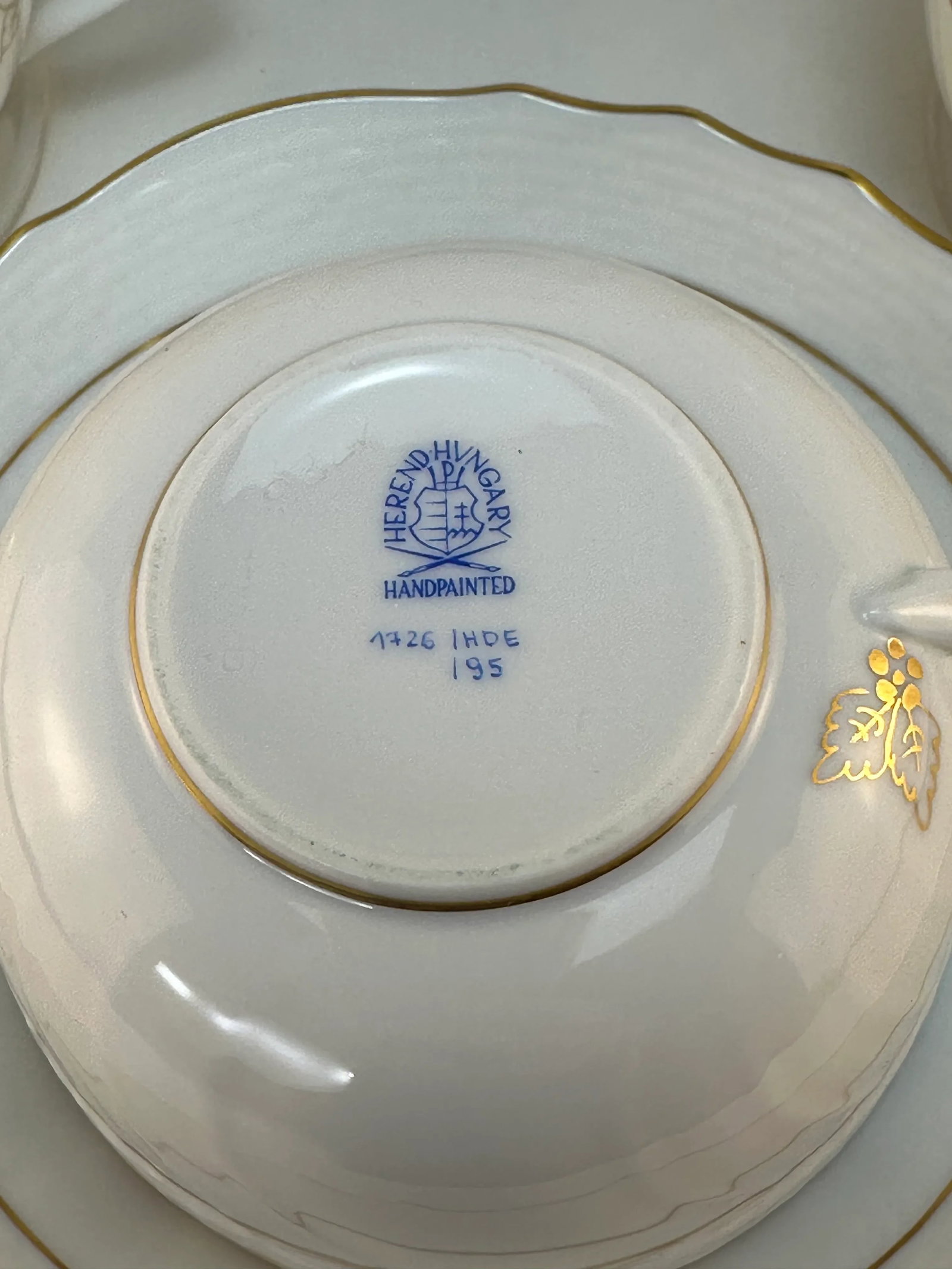 1980s Herend Golden Edge Dinner Cups & Saucers - Canton Shape, 1726/Hde- 8 Pieces - 7