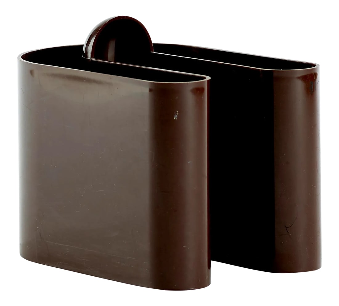 Brown Plastic Magazine Holder Designed by Rodolfo Bonetto: Brown plastic magazine holder designed by Rodolfo Bonetto. Circa 1970s. Made in Italy by Bilumen. In good vintage condition with some light scratches to the plastic Measures 15" high, 13' wide and 8"
