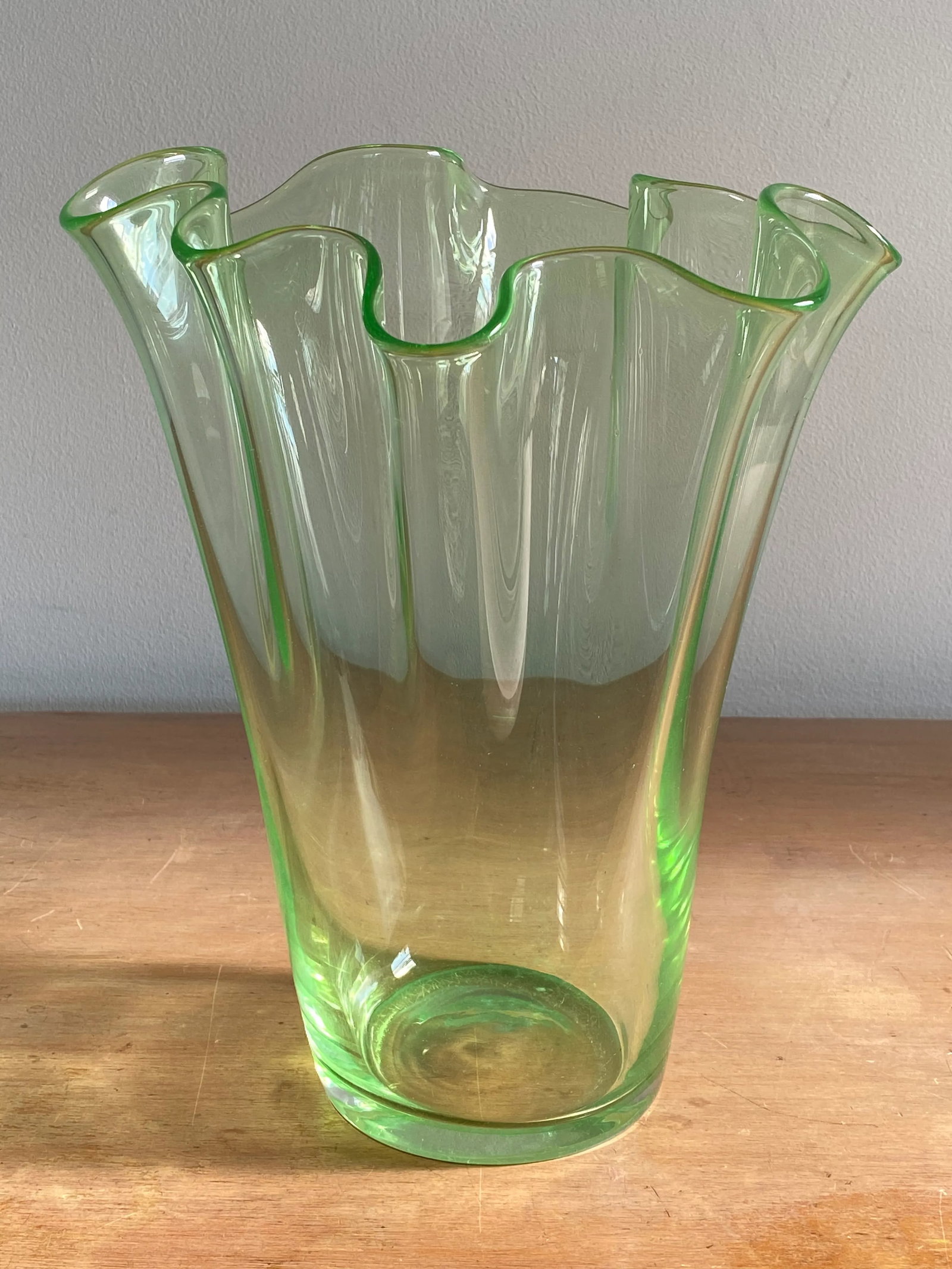 Mid-Century Italian Fazzoletto Green Murano Glass Vase - 7