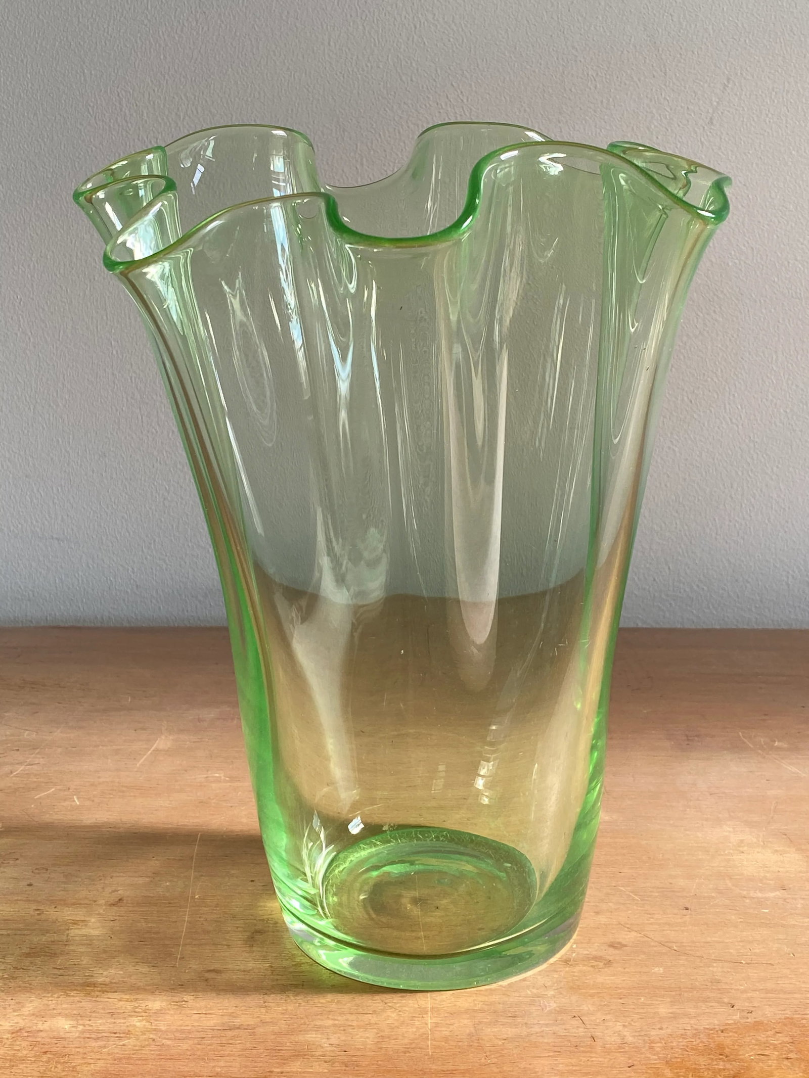 Mid-Century Italian Fazzoletto Green Murano Glass Vase - 8