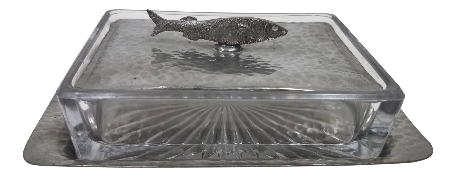 Antique English Pewter Sardine Dish - Circa 19th Century: Antique English Pewter Sardine Dish We like sardine dishes with the fish on top. They are hard to find and we have never seen one in pewter. Measurements: 6 1/8 x 4 1/8 x 2" Condition: Alterations: