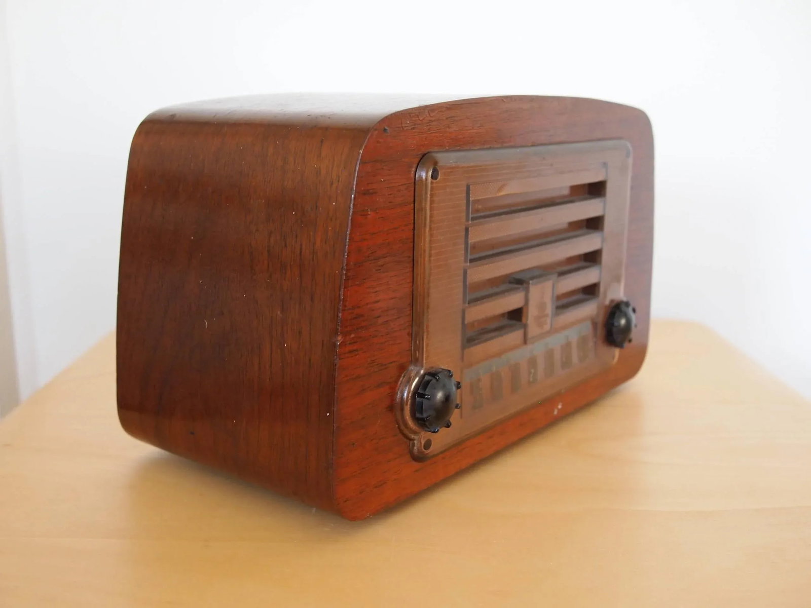 Vintage Eames Emerson 588a Radio, Walnut Bent Plywood, Mid-Century Modern, Retro Mad Men Era - 2