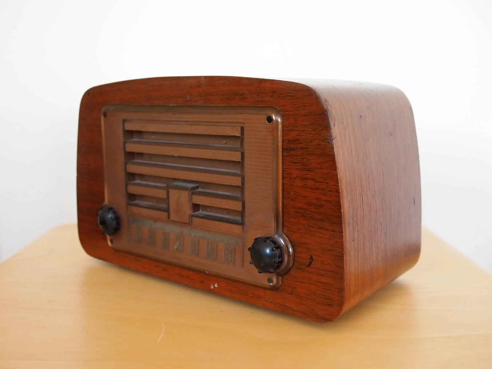 Vintage Eames Emerson 588a Radio, Walnut Bent Plywood, Mid-Century Modern, Retro Mad Men Era - 3