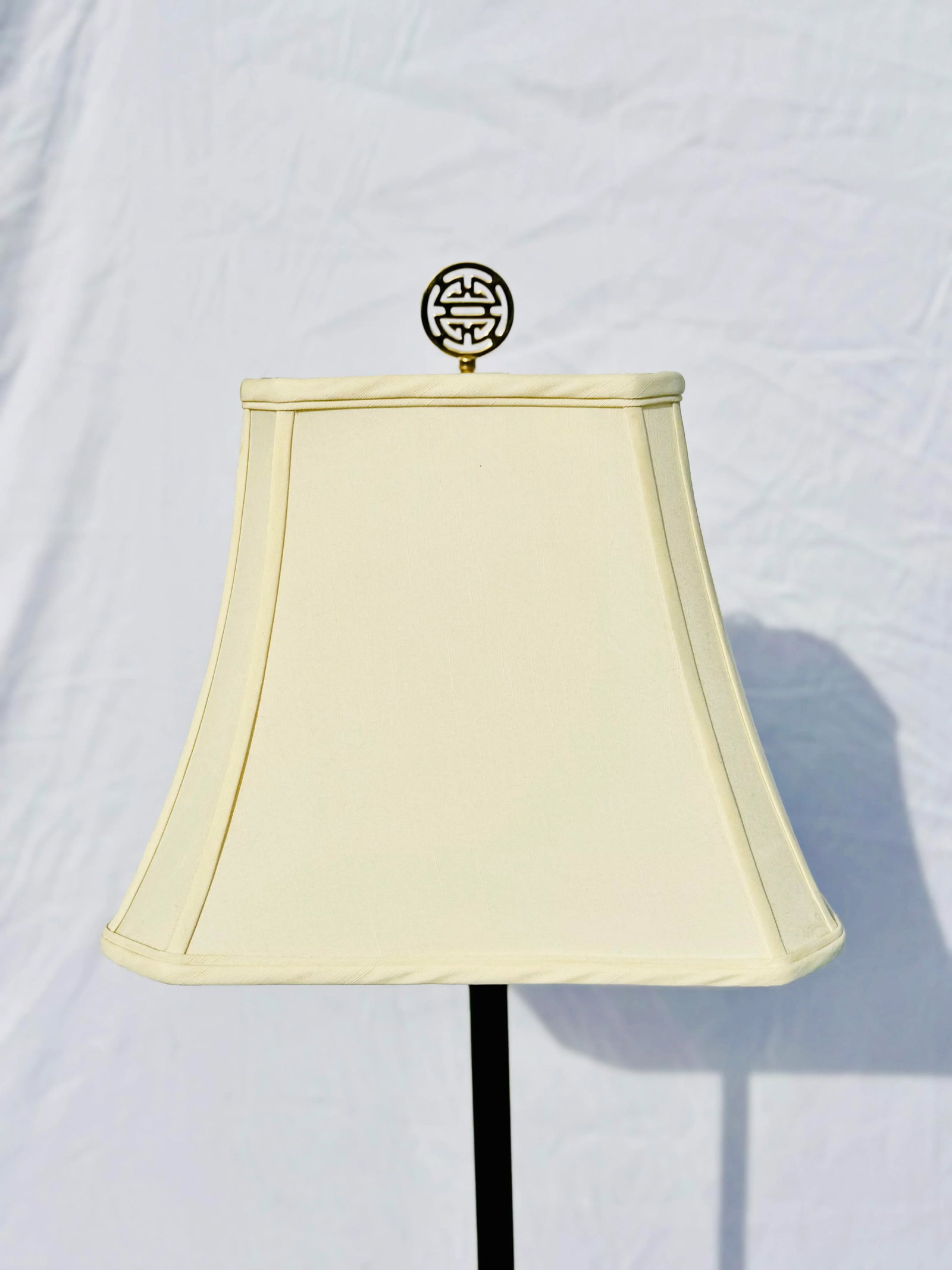 Vintage Chinoiserie Floor Lamp With Painted Tabletop - Elegant Black & Gold Accent - 2