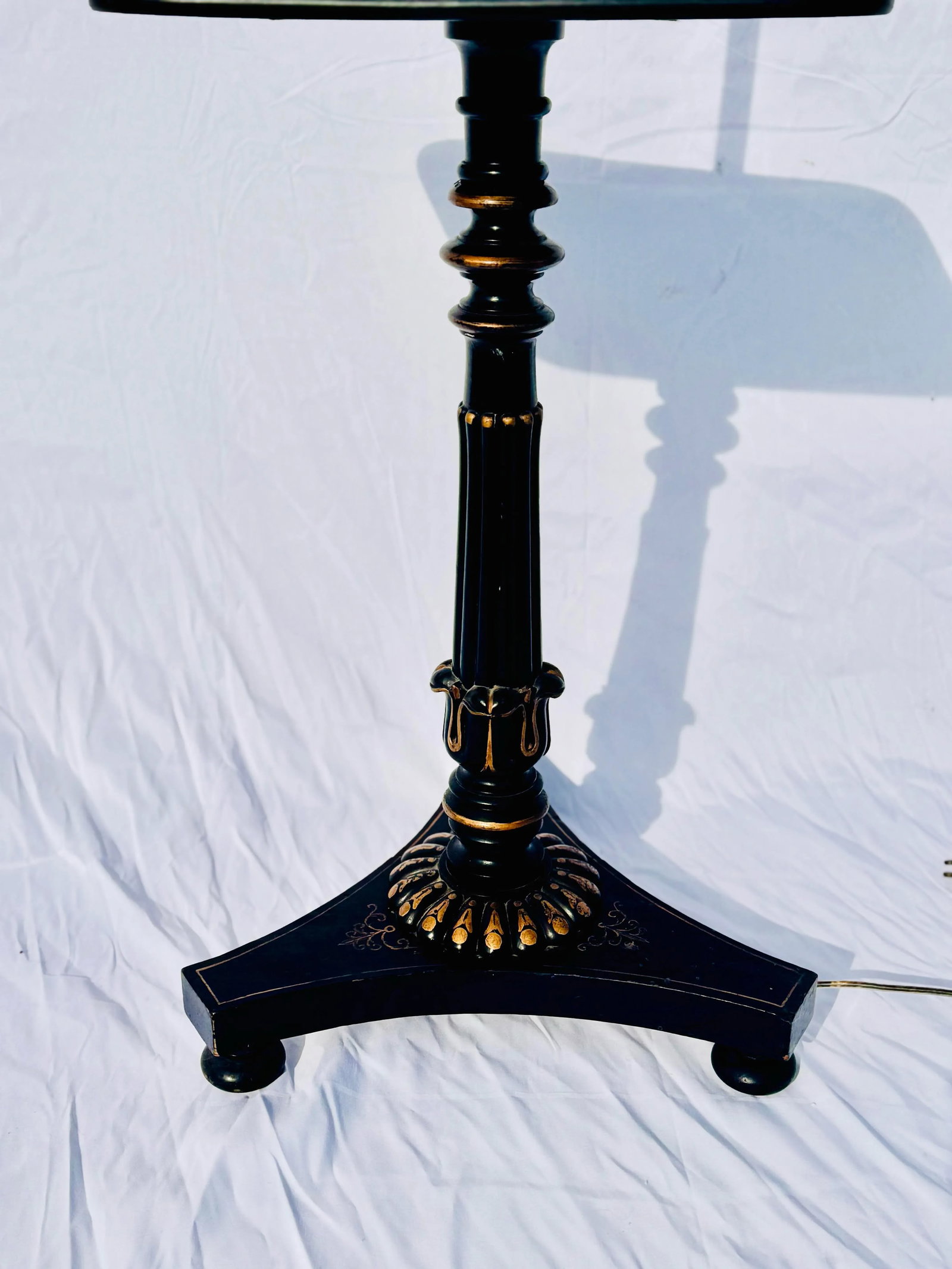 Vintage Chinoiserie Floor Lamp With Painted Tabletop - Elegant Black & Gold Accent - 7