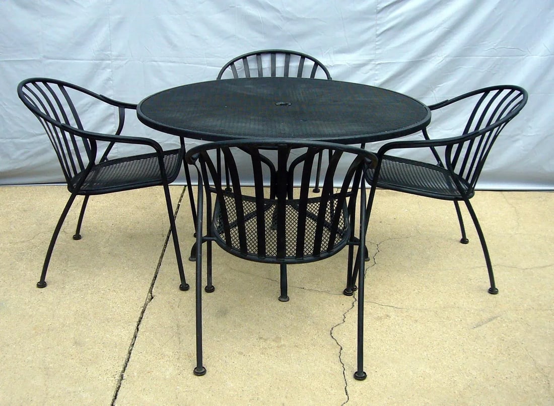 1980s Woodard Outdoor Wrought Iron Valencia Dining Table & 4 Chairs, Attributed - 3