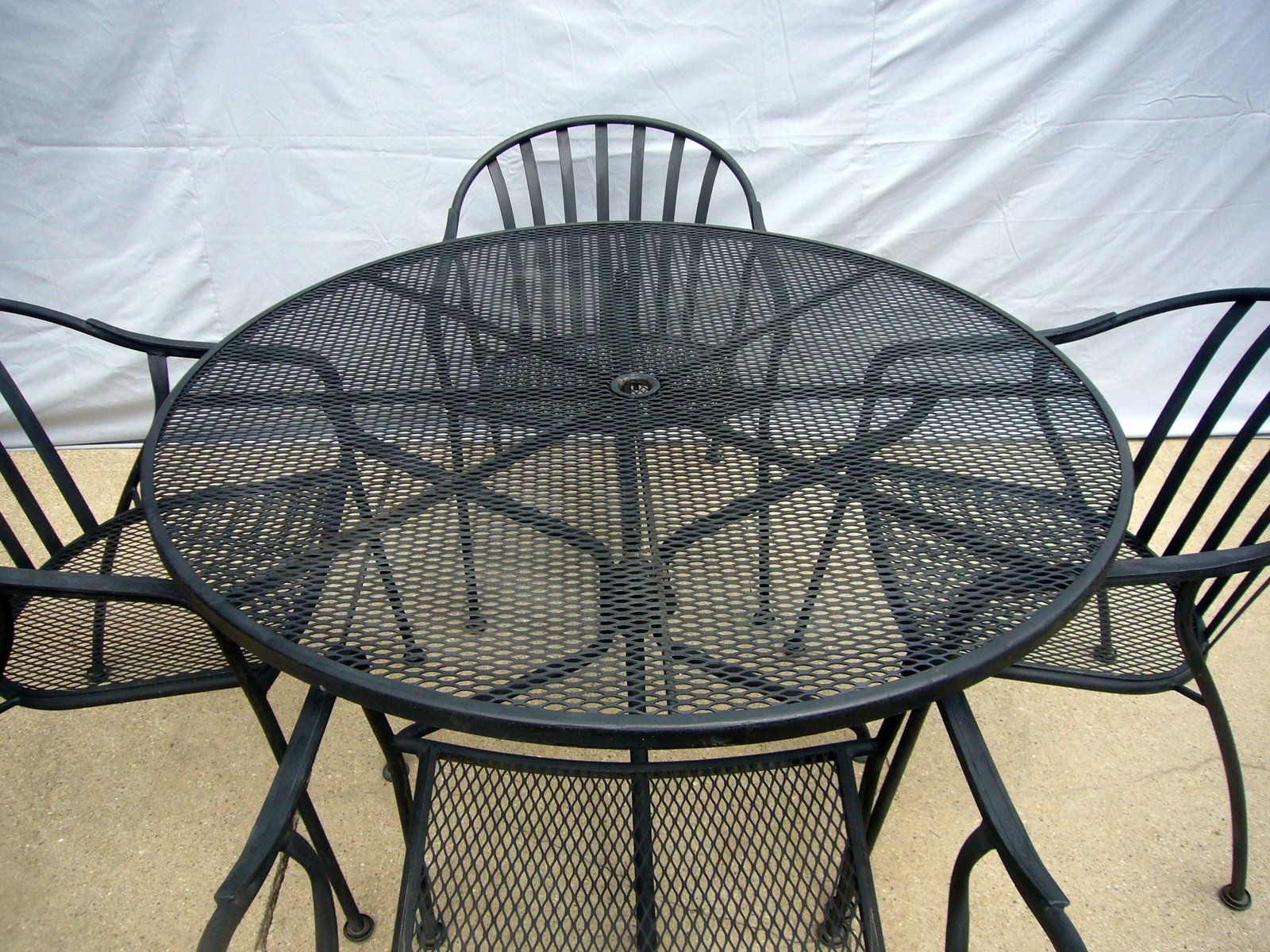 1980s Woodard Outdoor Wrought Iron Valencia Dining Table & 4 Chairs, Attributed - 4