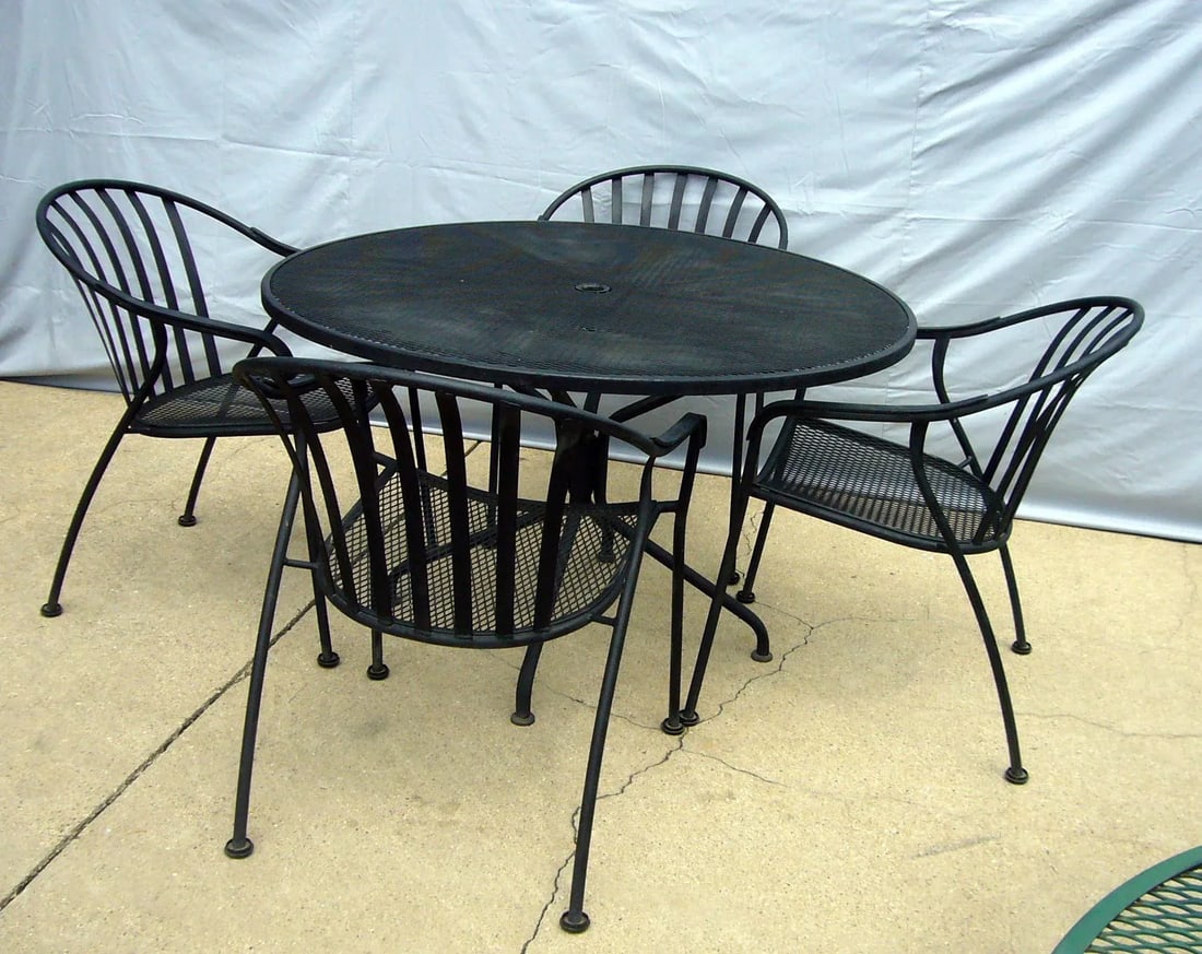 1980s Woodard Outdoor Wrought Iron Valencia Dining Table & 4 Chairs, Attributed - 8