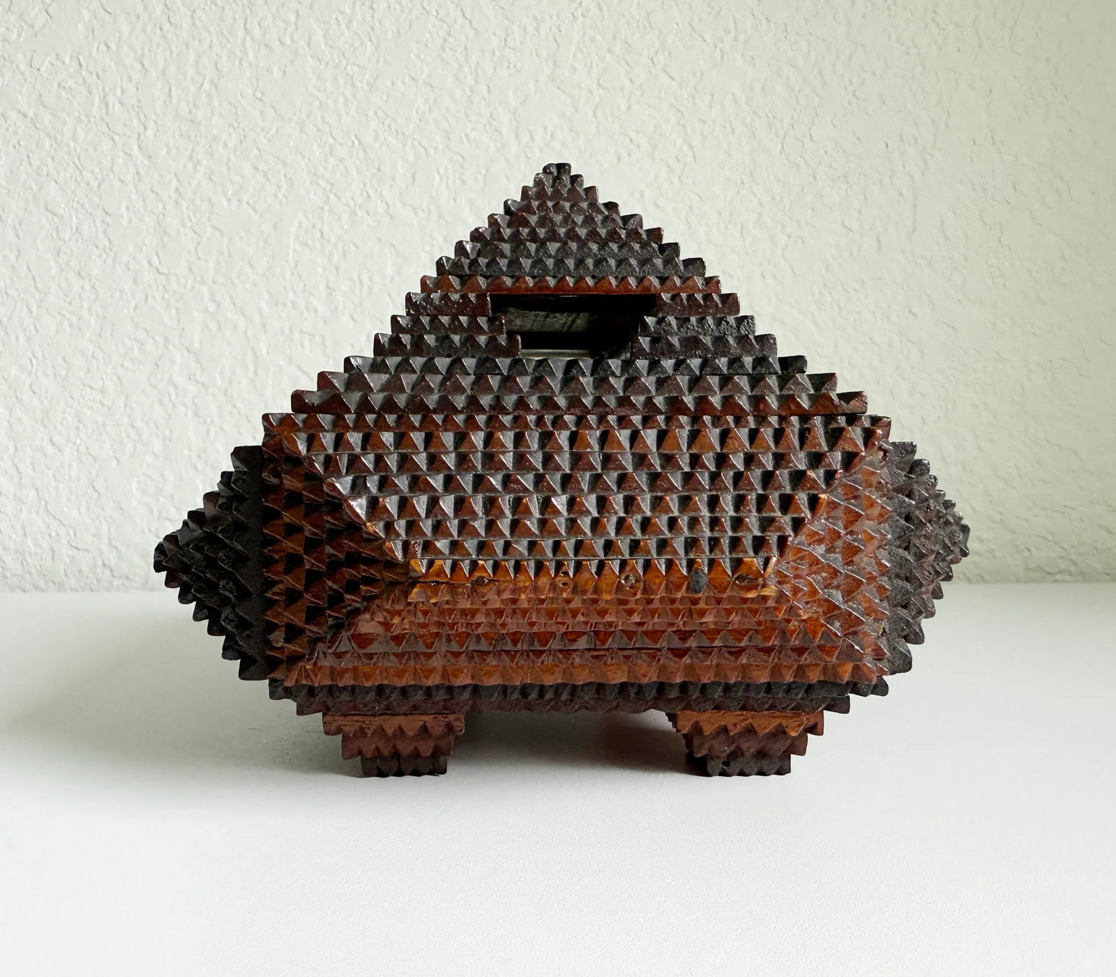 Antique Tramp Art Pyramid Footed Box, Early 20th Century - 3
