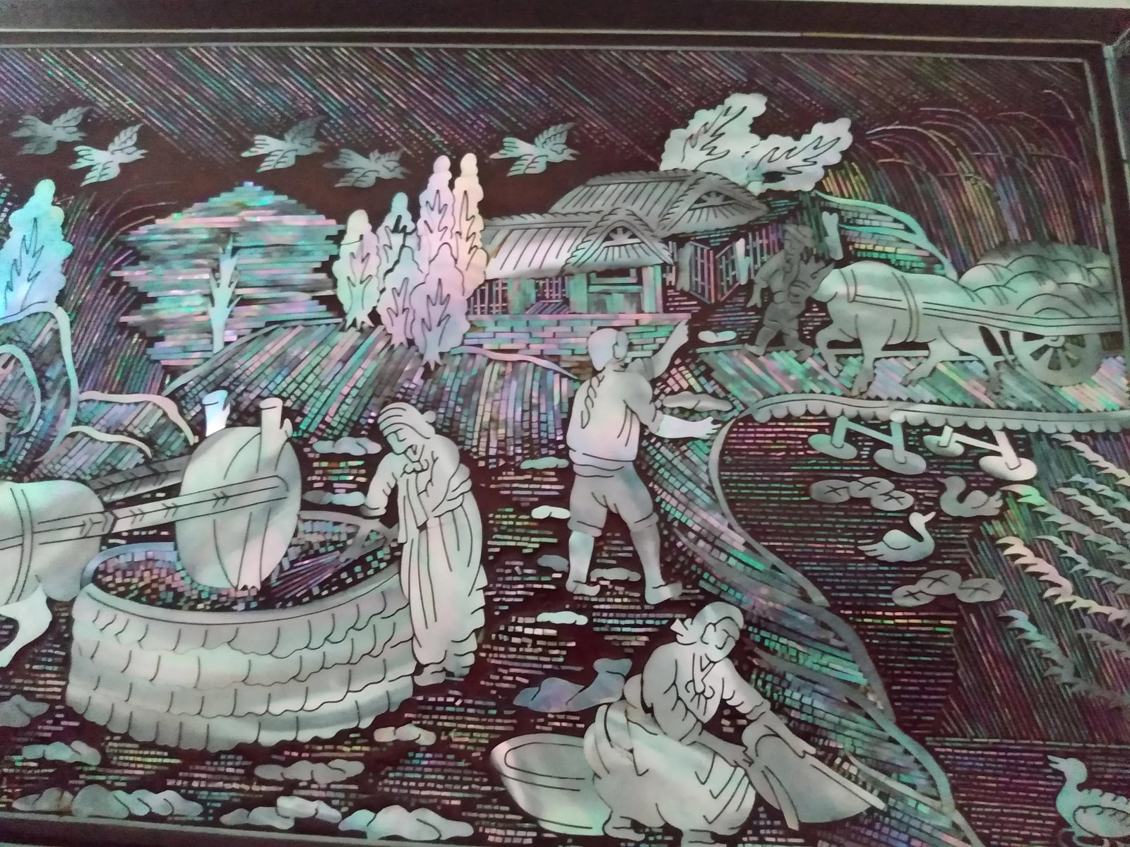 1970s "Mother of Pearl Cigarette Box With Brass Ashtray" - 5