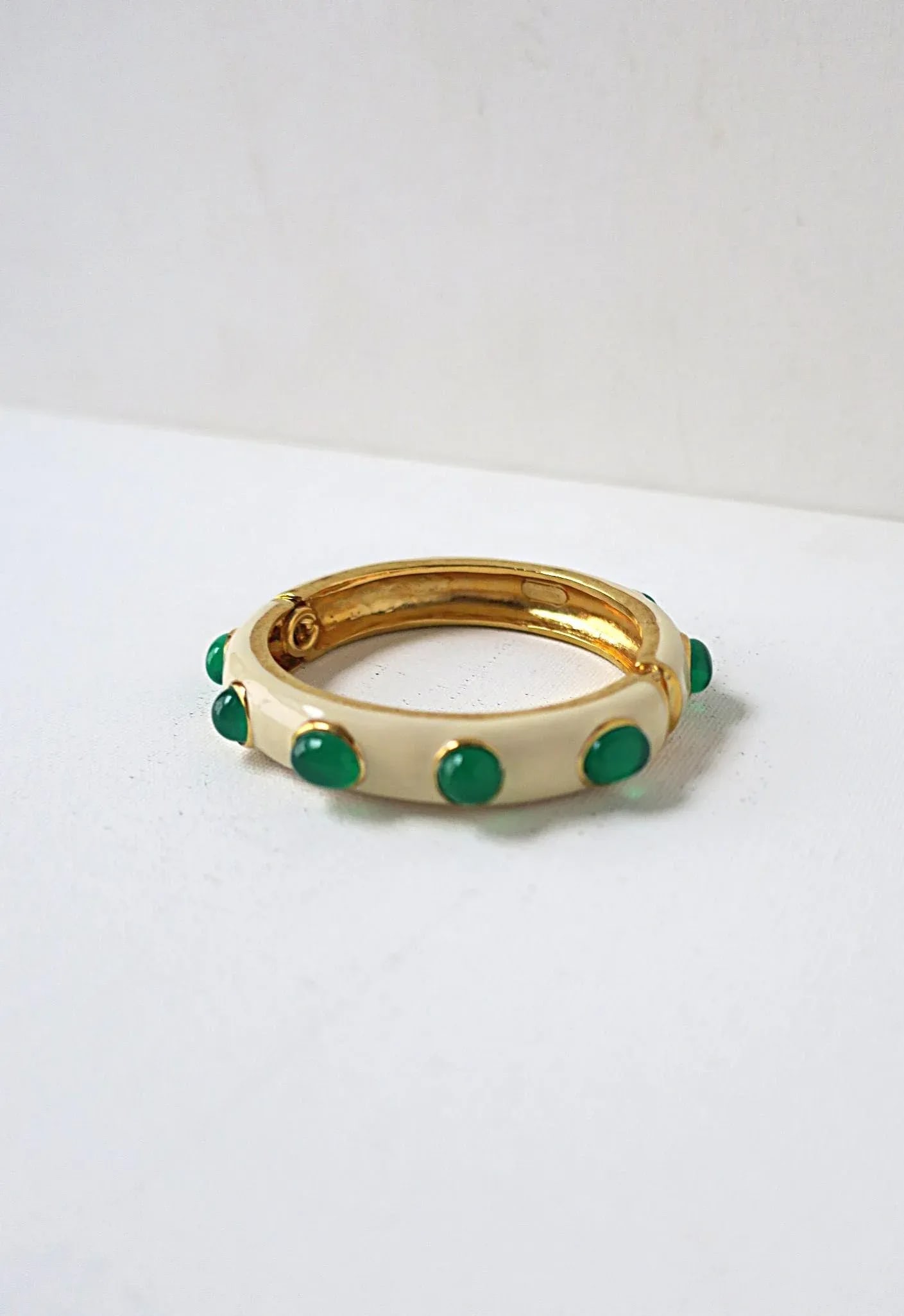 Italian Emerald-Esque Bangle Bracelet, Late-20th Century, Italy - 10
