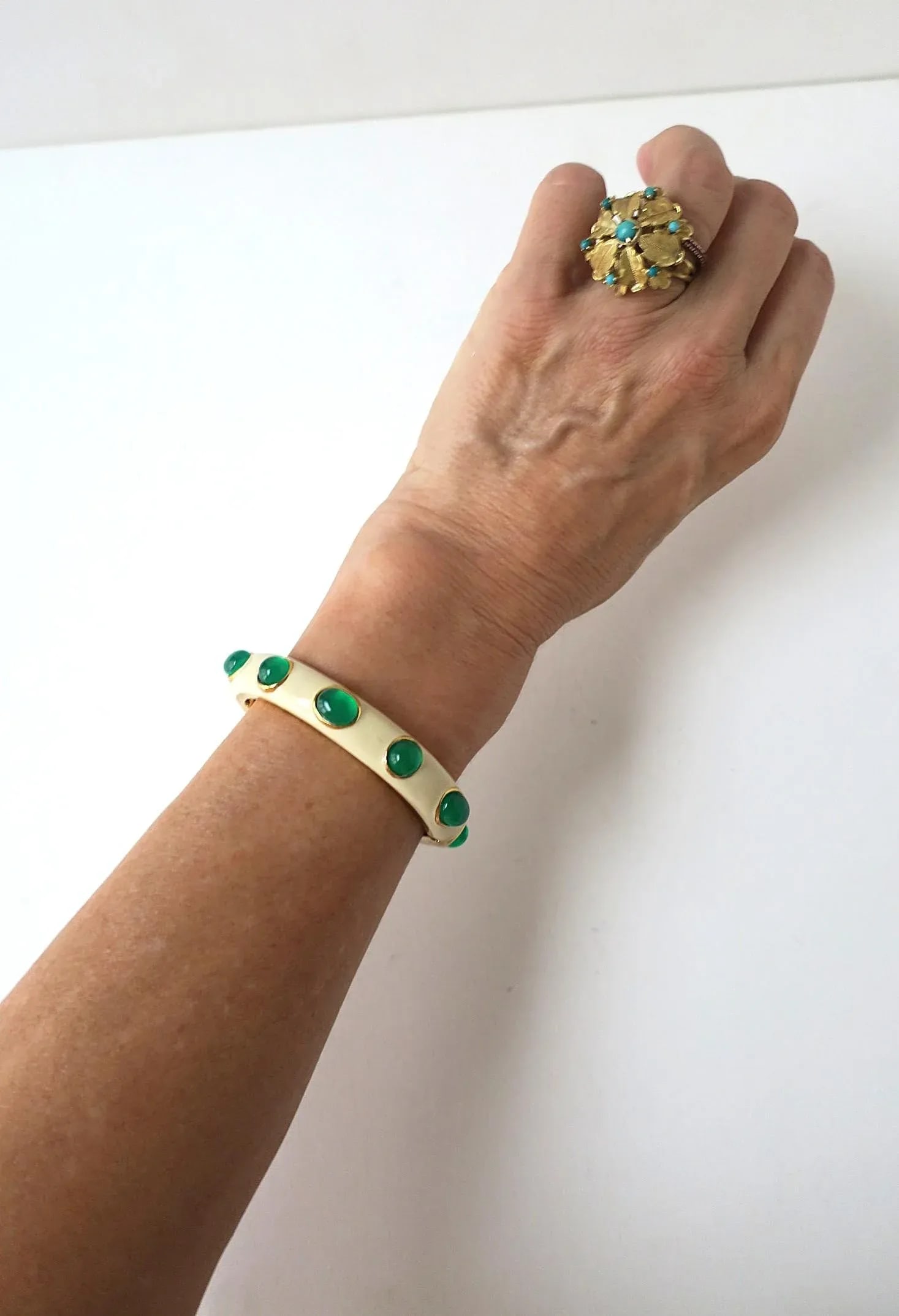 Italian Emerald-Esque Bangle Bracelet, Late-20th Century, Italy - 4