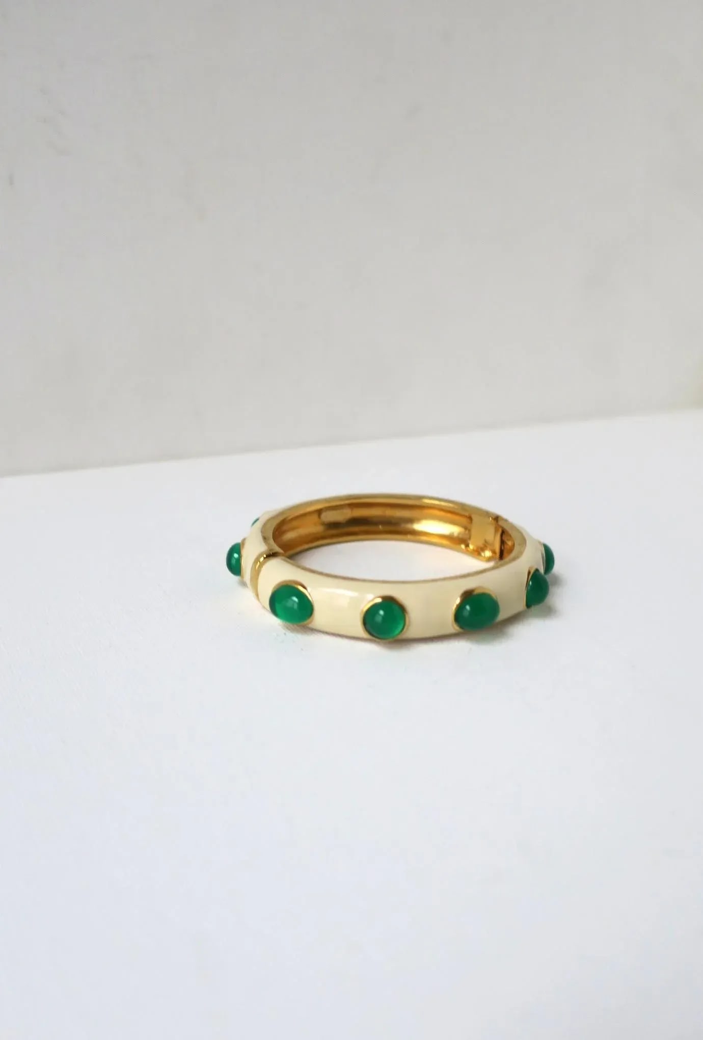 Italian Emerald-Esque Bangle Bracelet, Late-20th Century, Italy - 8