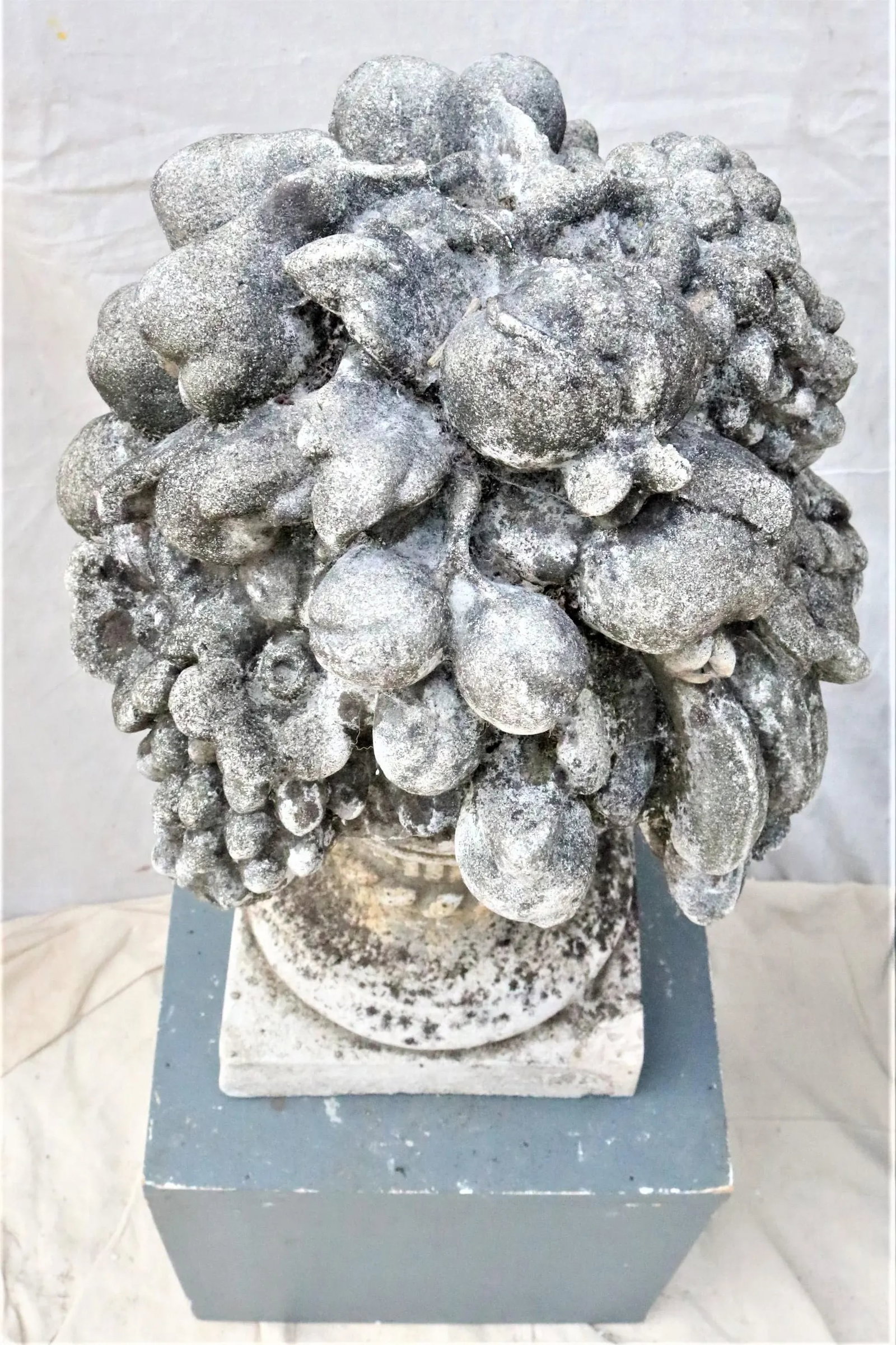 Early 20th Century English Cast Stone Garden Compotes, a Pair - 4