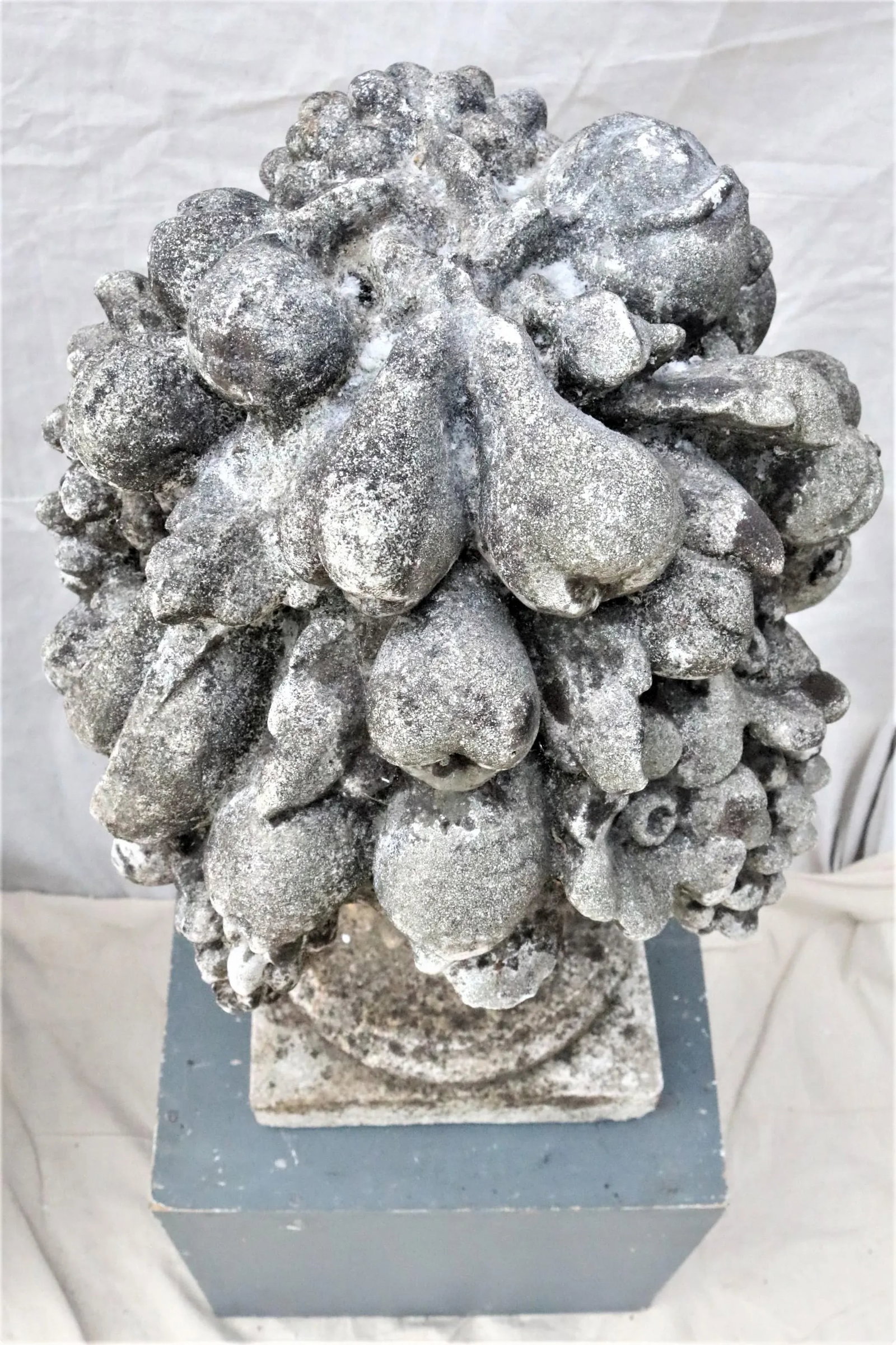Early 20th Century English Cast Stone Garden Compotes, a Pair - 5