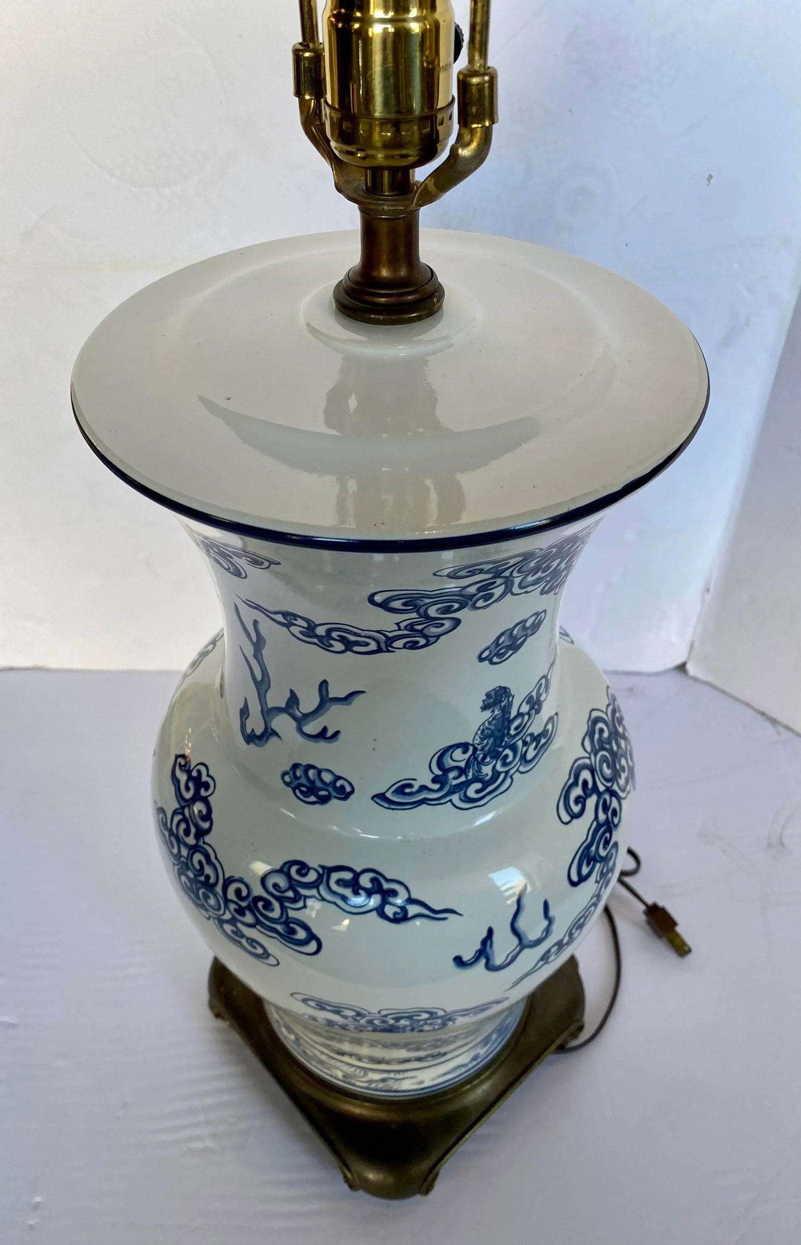 Blue and White Chinoiserie Porcelain Ginger Jar Table Lamp - 11