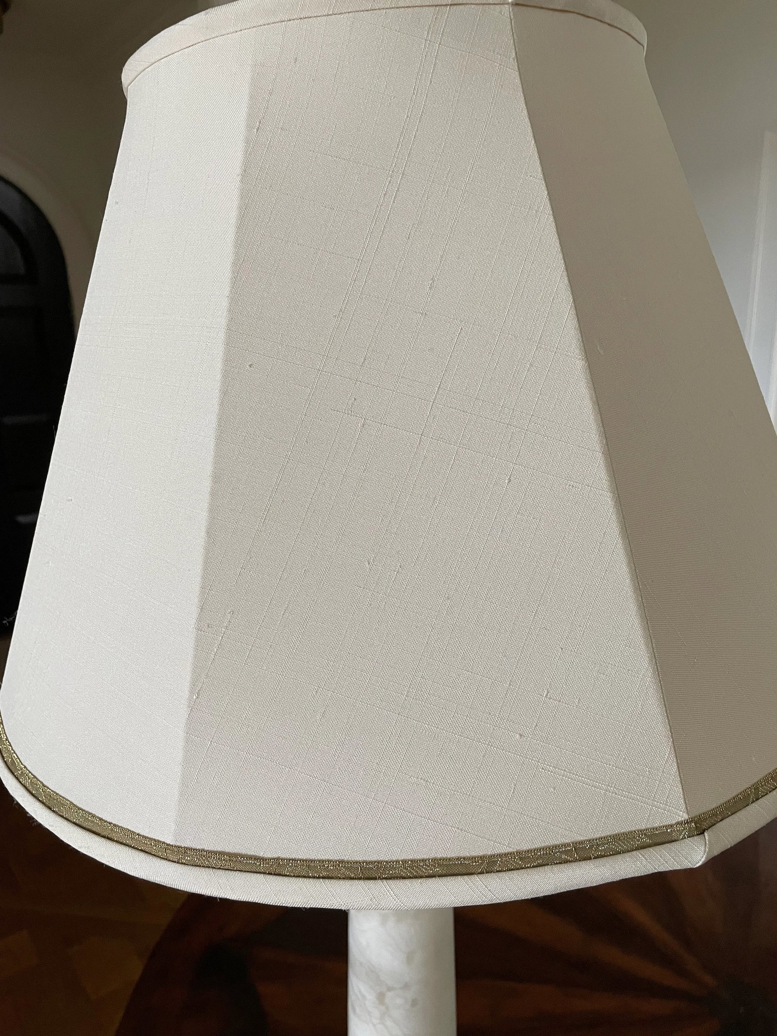 Mid 20th Century Neoclassic Alabaster Lamps With Custom Silk Shades and Gilt Bases - A Pair - 6
