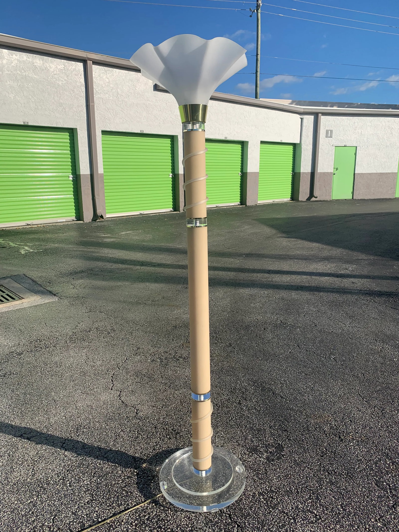 1980s Lucite Floor Lamp - 2