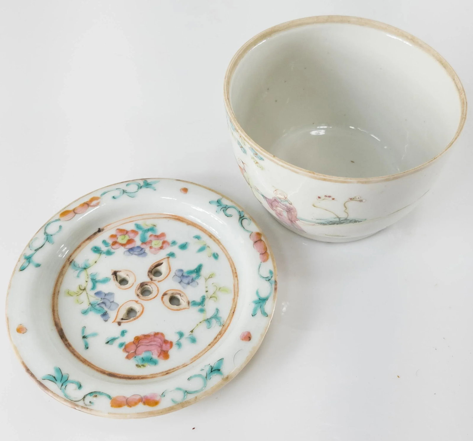 Late 19th Century Chinese Famille Rose Porcelain Cricket Cage Bowl - 7