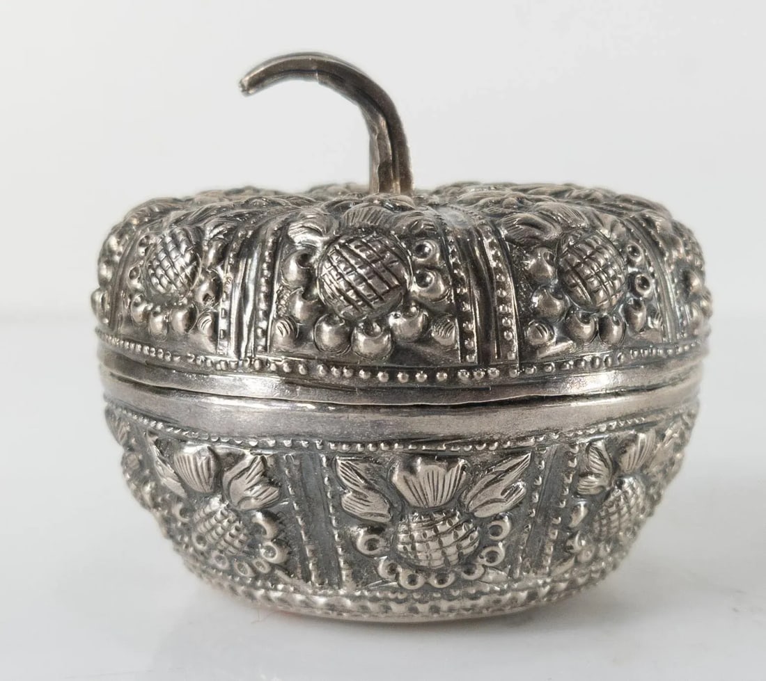 Early 20th South East Asian Repousse Silver Betel Nut Box - 2