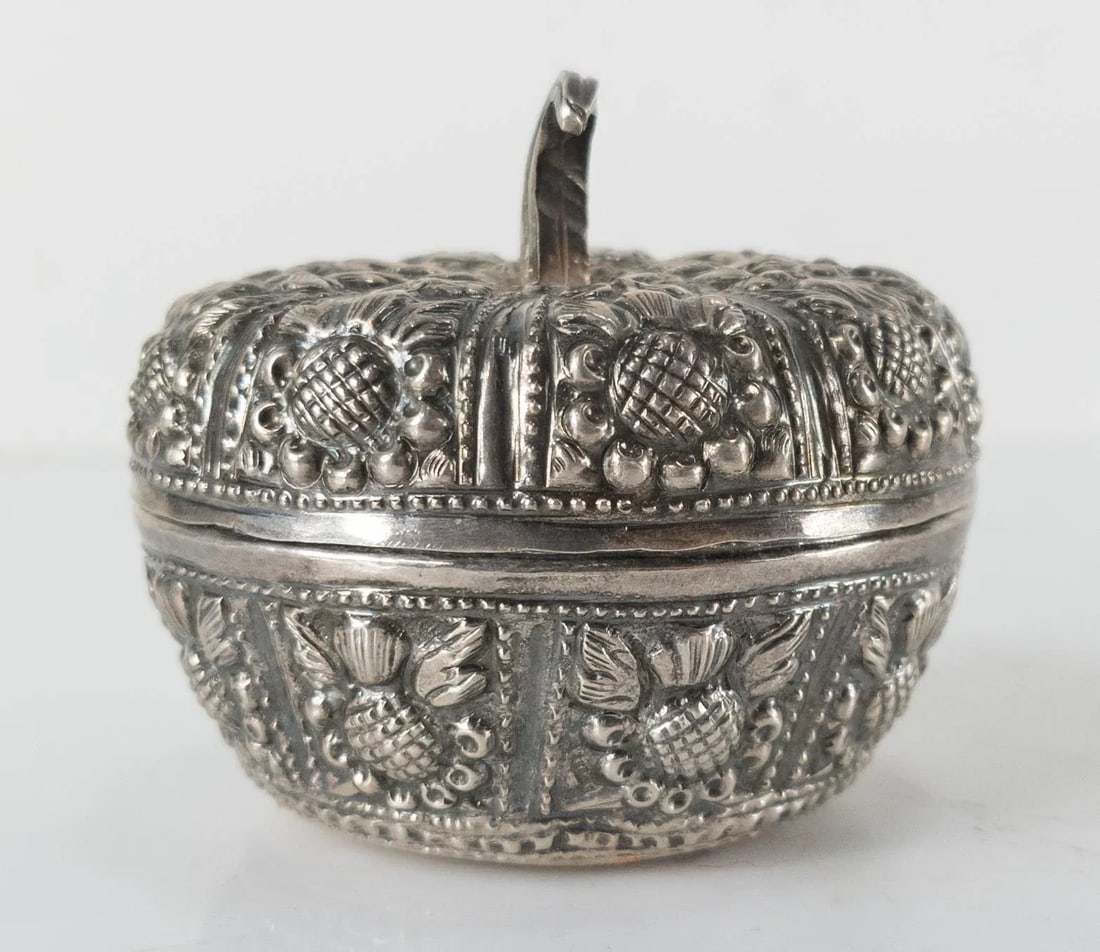 Early 20th South East Asian Repousse Silver Betel Nut Box - 3
