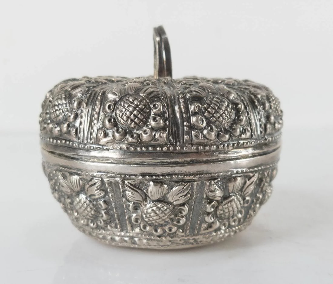 Early 20th South East Asian Repousse Silver Betel Nut Box - 5