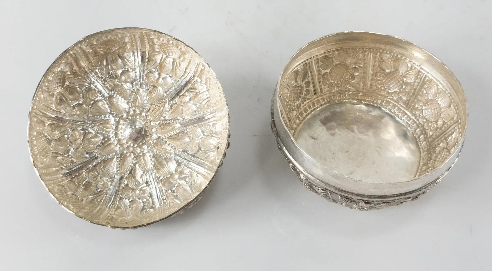 Early 20th South East Asian Repousse Silver Betel Nut Box - 6