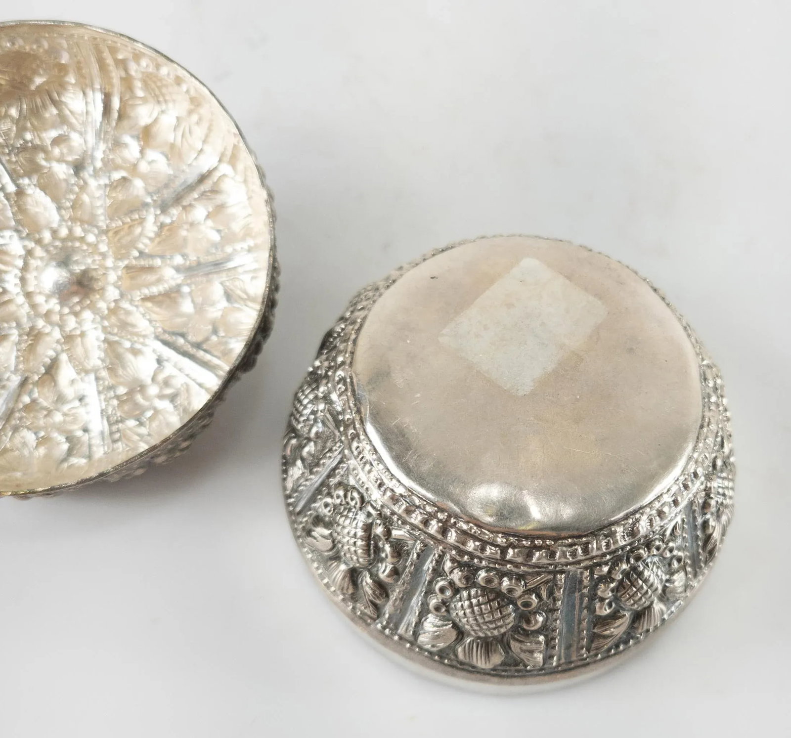 Early 20th South East Asian Repousse Silver Betel Nut Box - 7