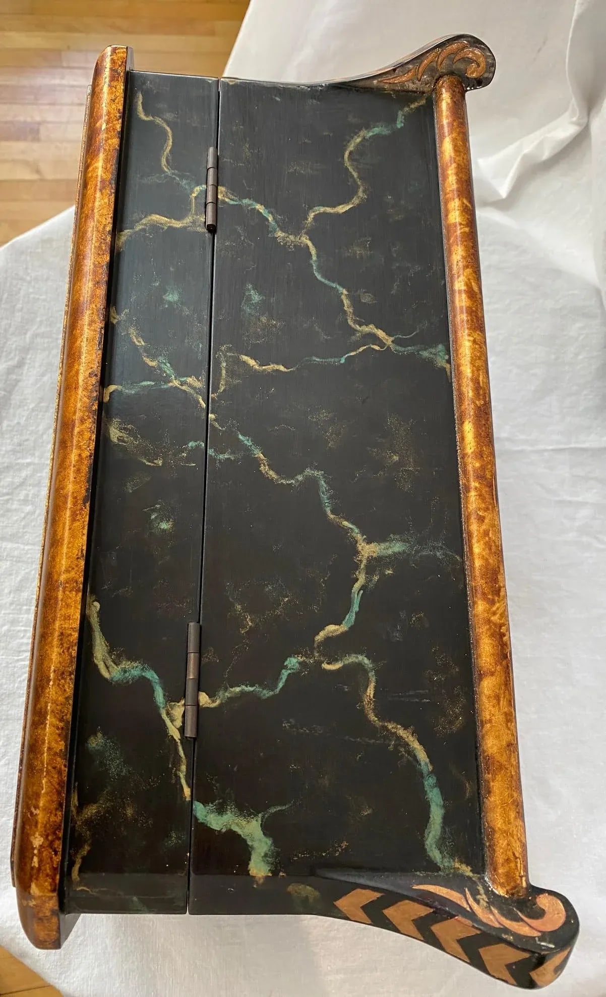 1980s John Richard Faux Marble Box With Gold Trim - 10