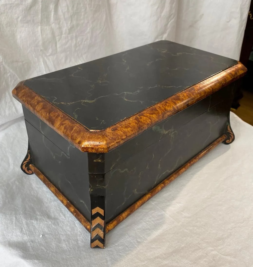 1980s John Richard Faux Marble Box With Gold Trim - 11