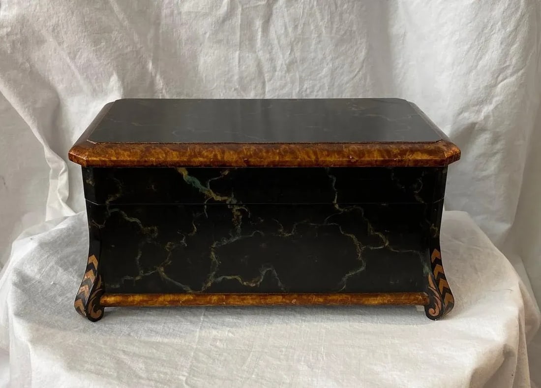 1980s John Richard Faux Marble Box With Gold Trim - 2