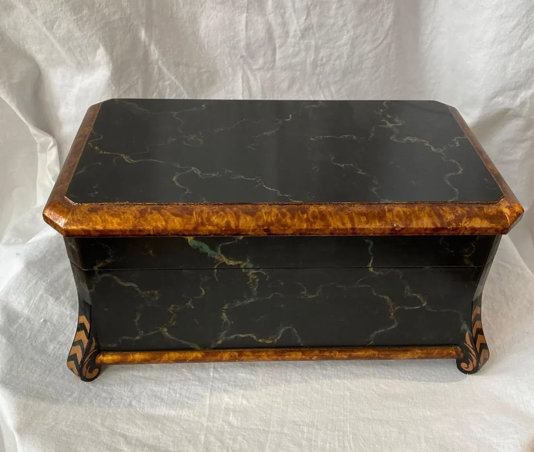 1980s John Richard Faux Marble Box With Gold Trim - 4