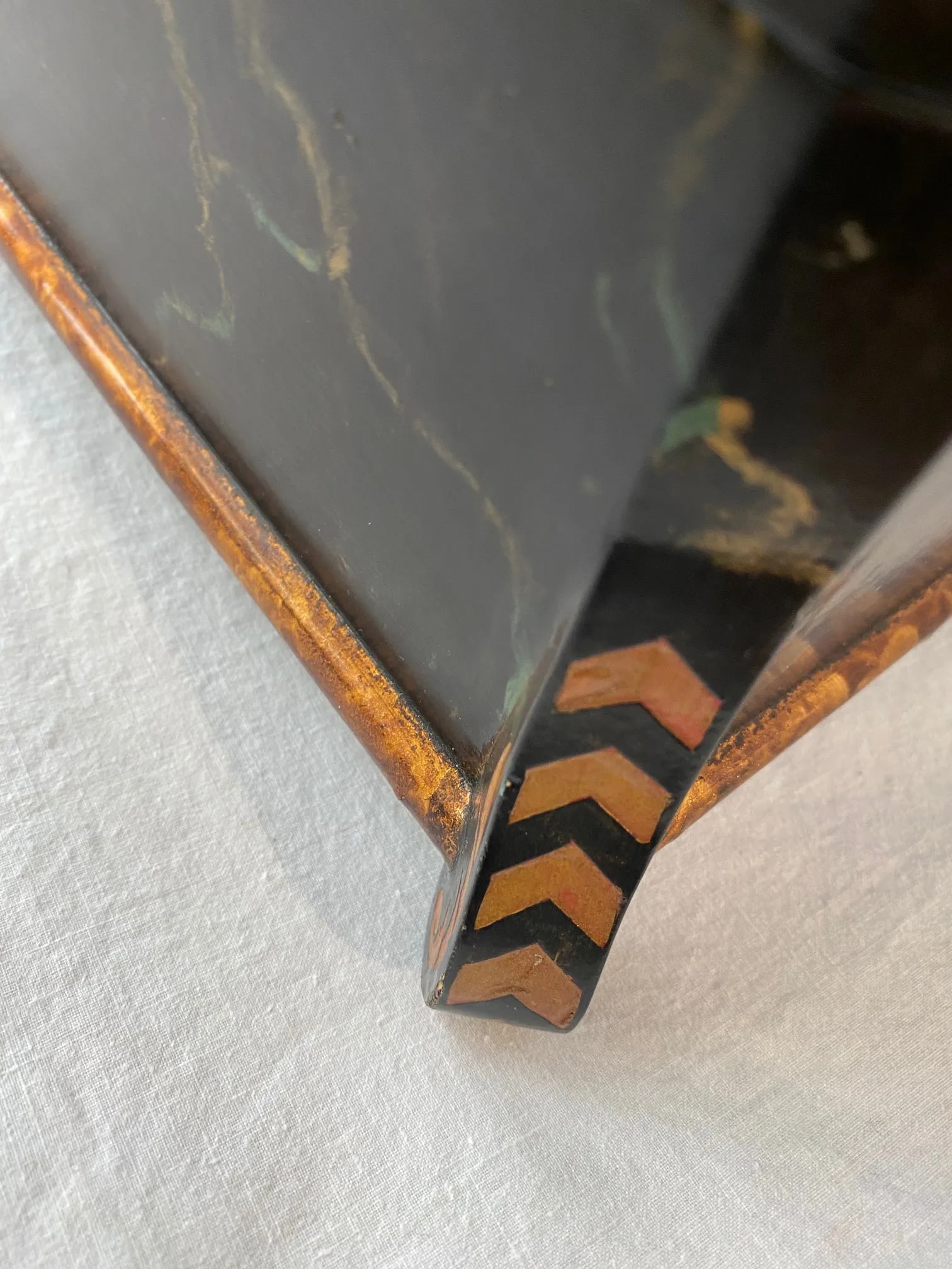 1980s John Richard Faux Marble Box With Gold Trim - 8