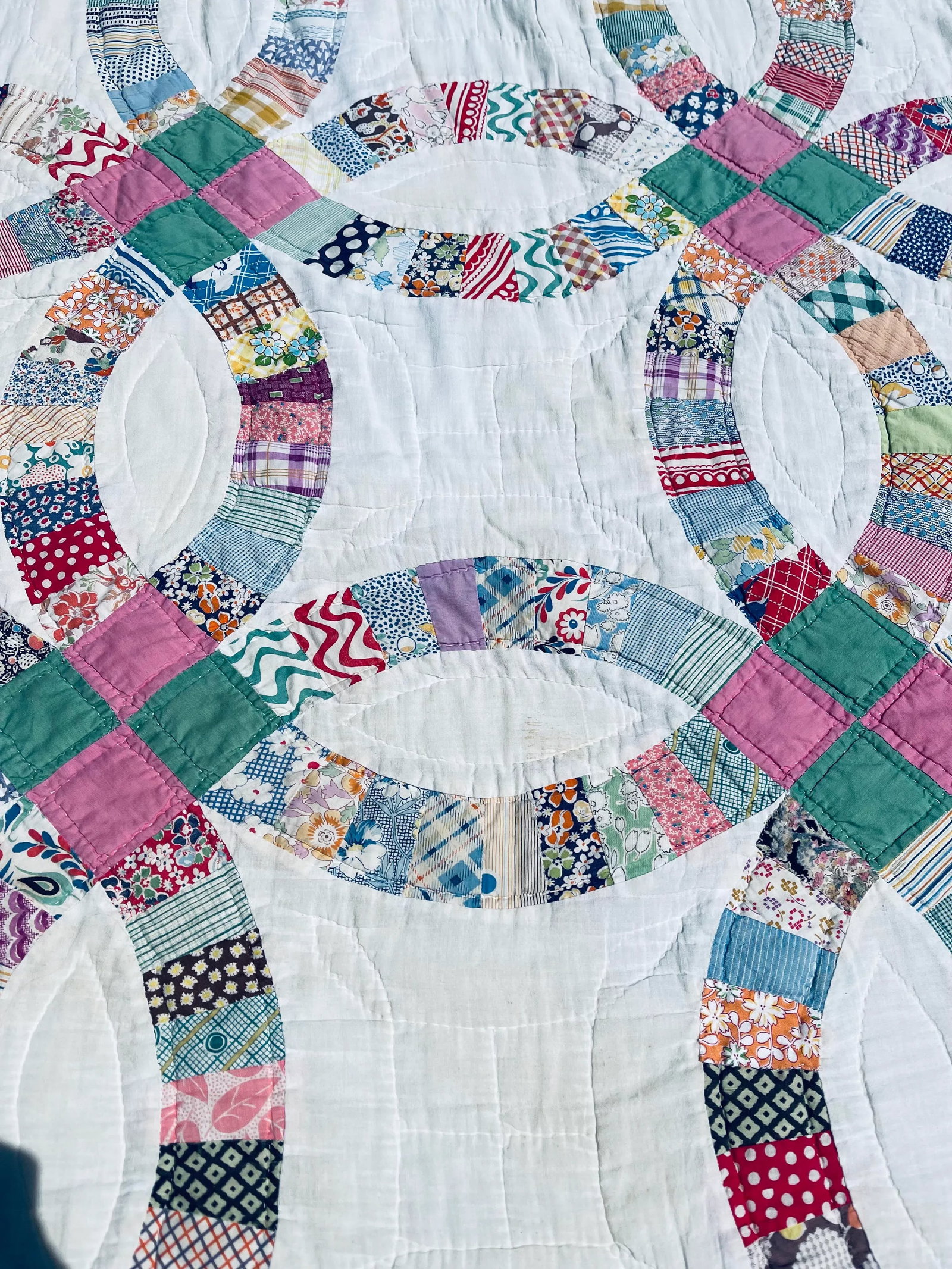 Double Wedding Ring Quilt - 3