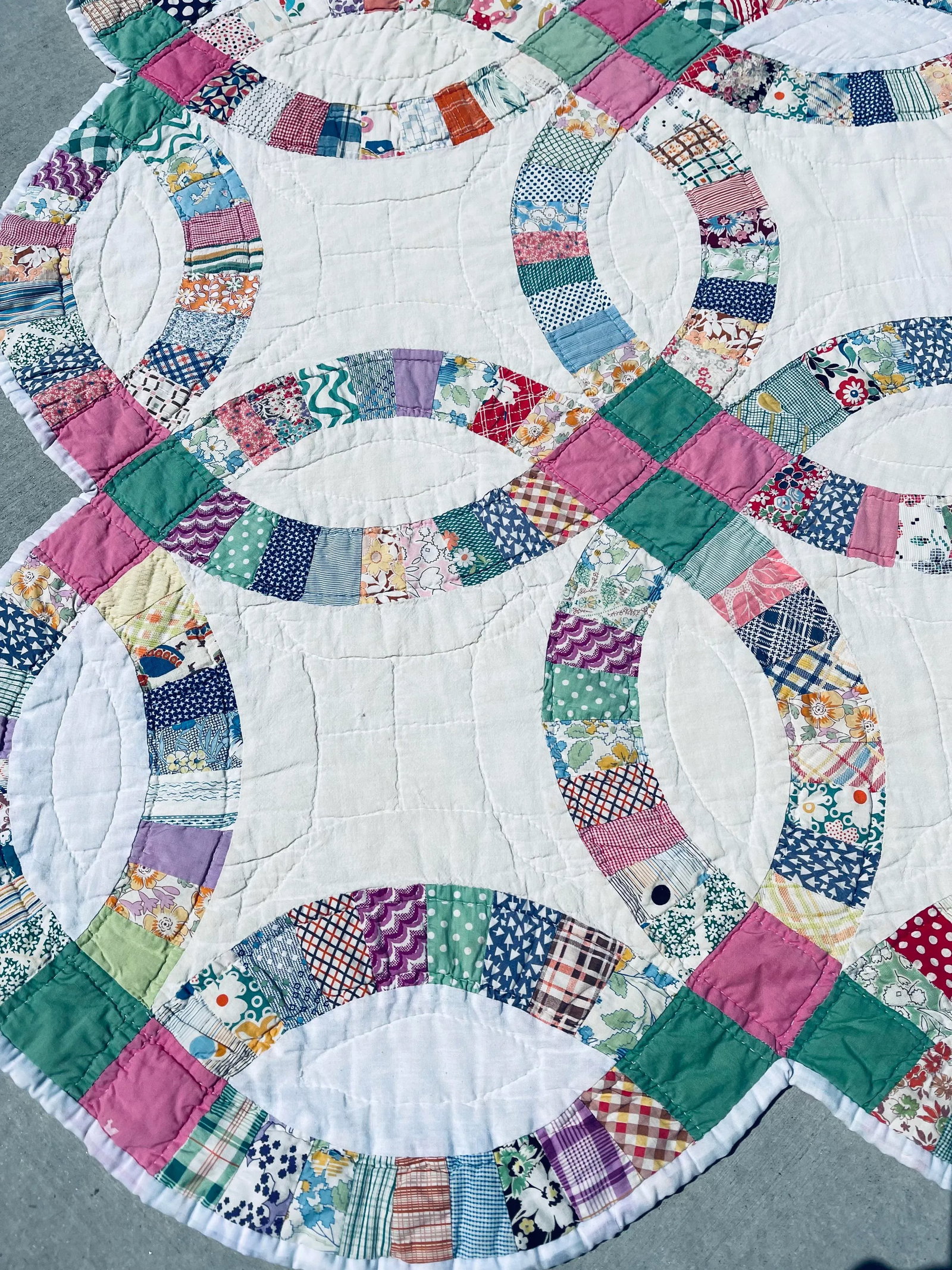 Double Wedding Ring Quilt - 4